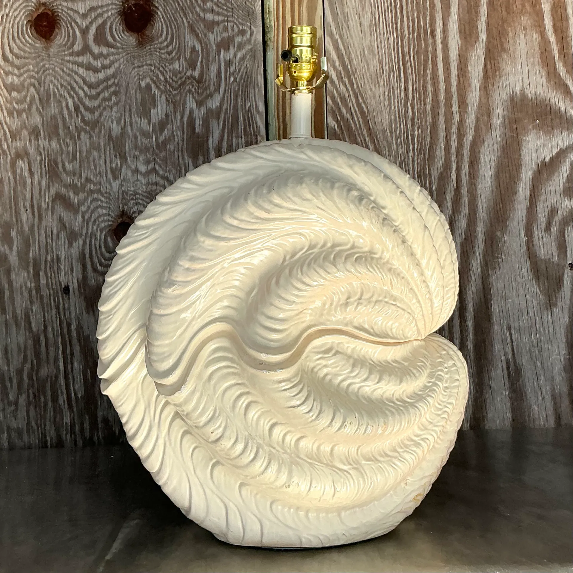 Vintage Coastal Plaster Clamshell Lamp - Top view