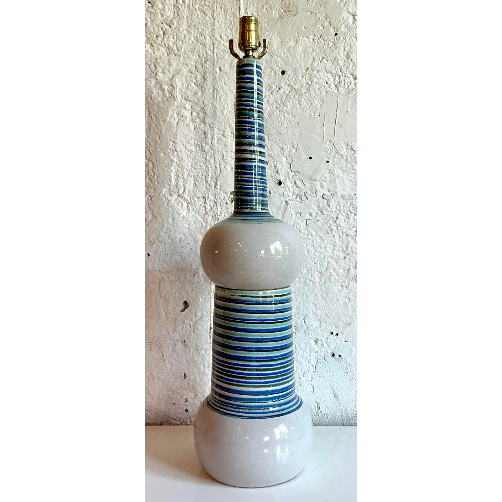 Vintage Mid 20th Century Martz Hand Painted Table Lamp - Top view