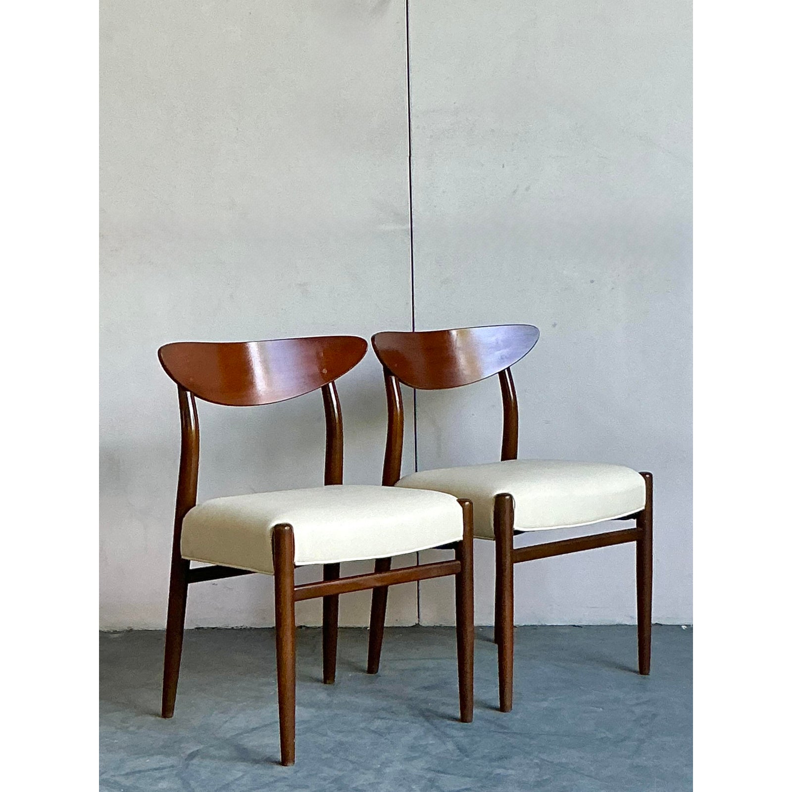 Vintage Mid-Century Modern Blade Back Dining Chairs - A Pair - Detail view