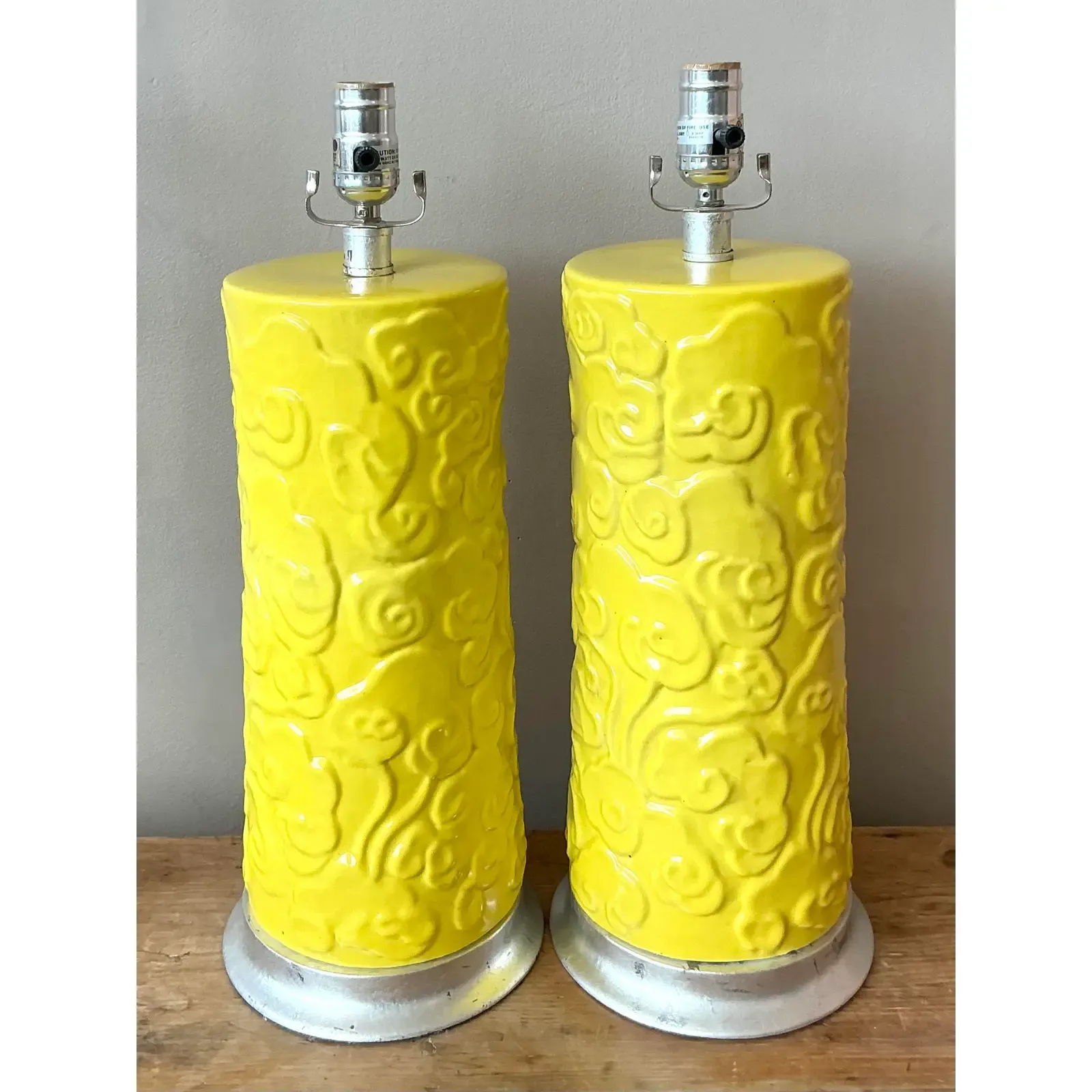 Vintage Regency Glazed Ceramic Cylinder Lamps - A Pair - Detail view