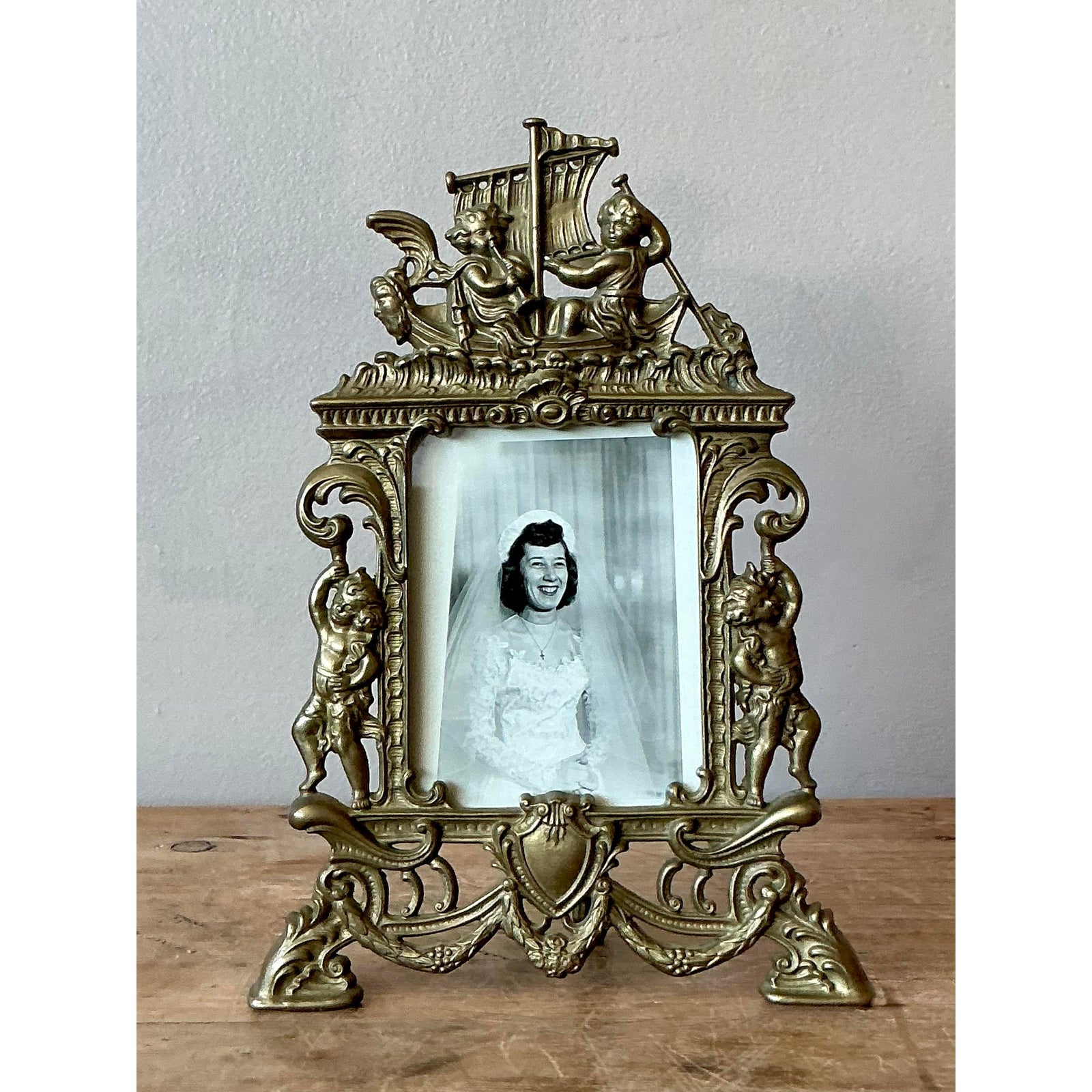 Vintage Boho Brass Cherub Frame - Detail view