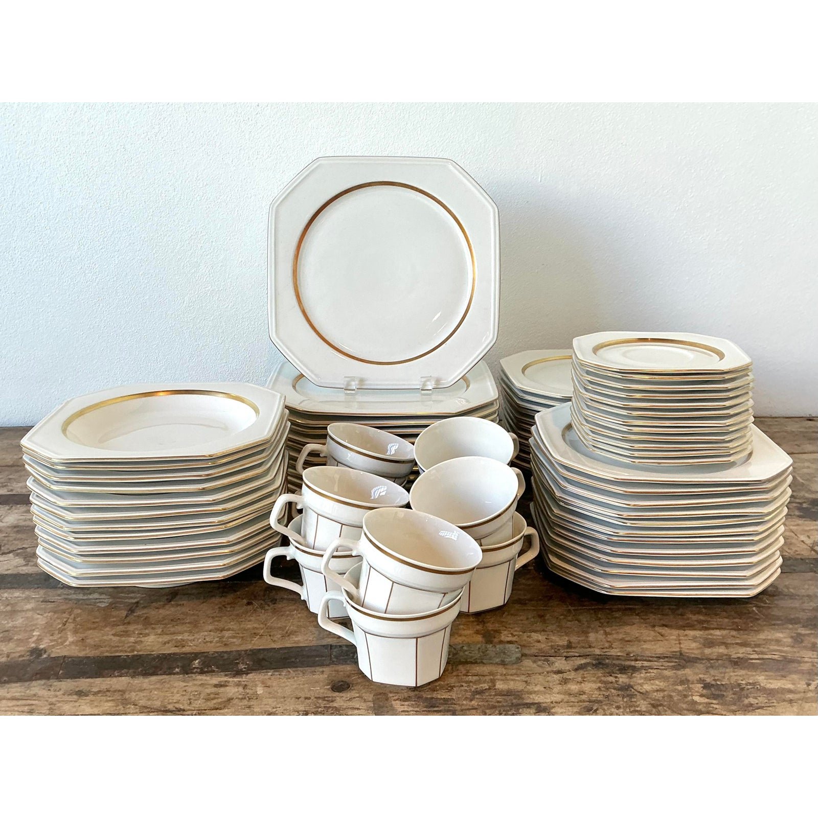 Vintage Galerie De Porcelaine Gold Rim China - Set of 70 - Detail view