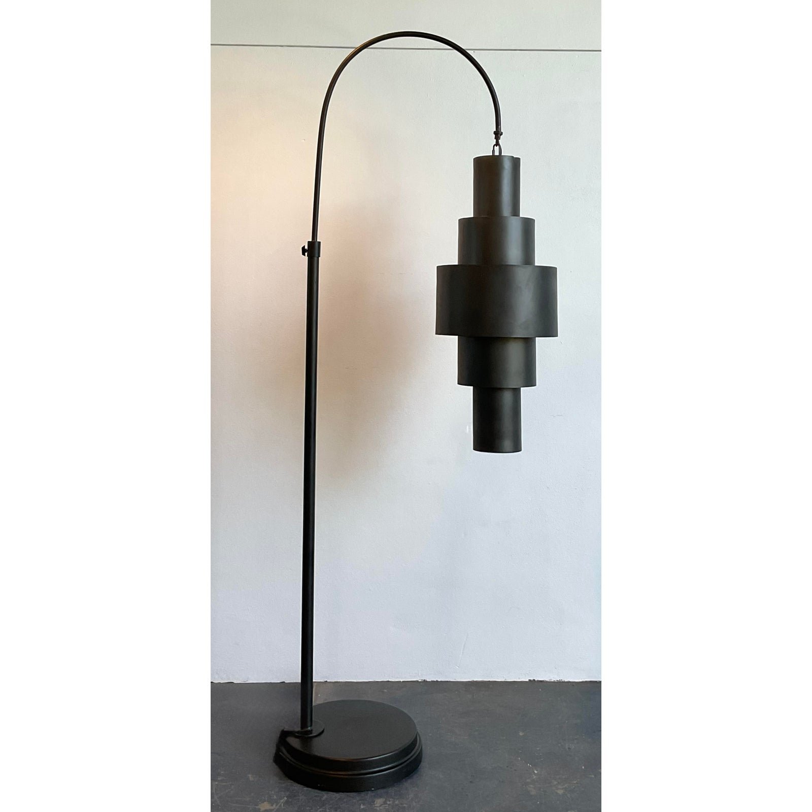 Vintage Global Views Arc Floor Lamp - Detail view