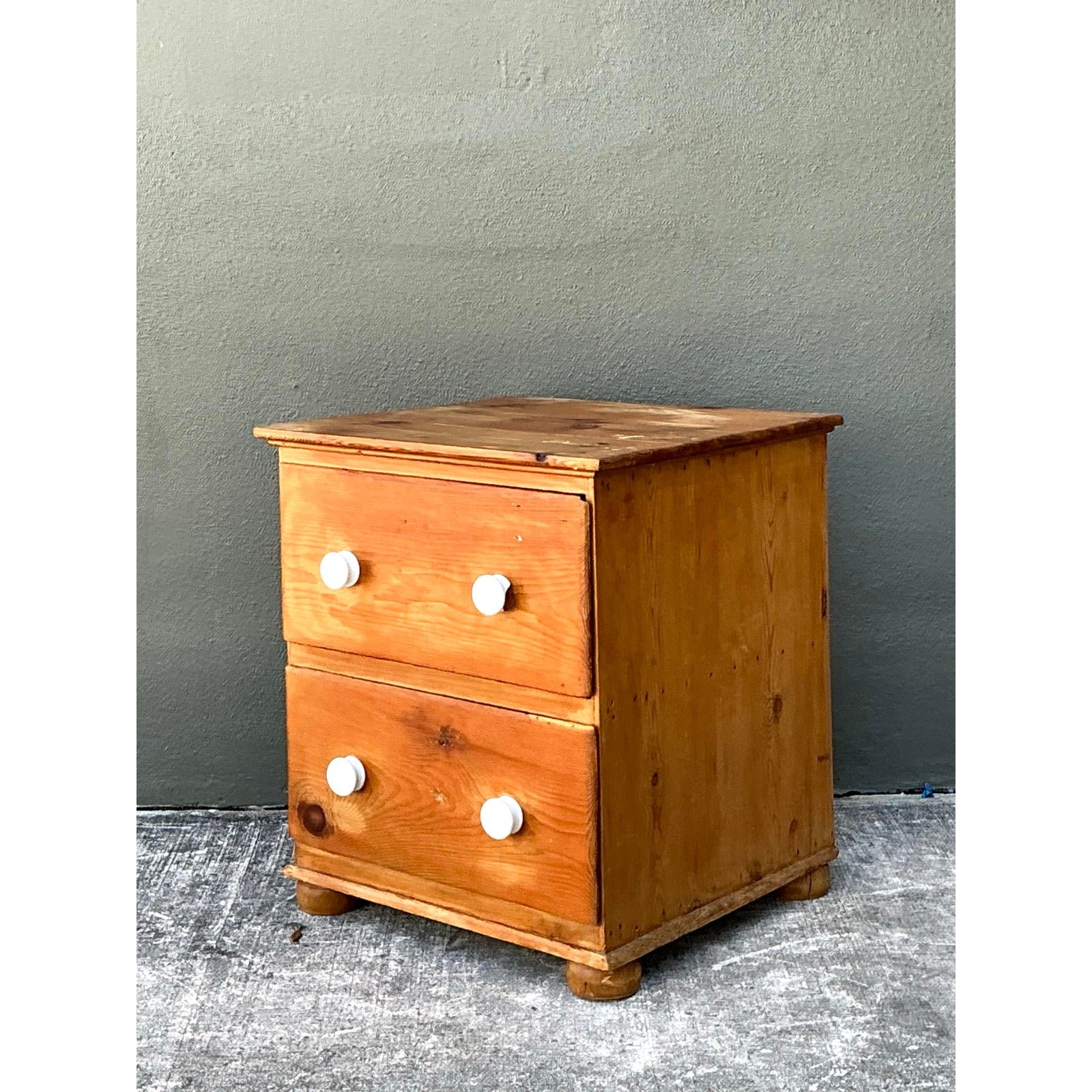 Vintage Small Pine Chest of Drawers - Detail view