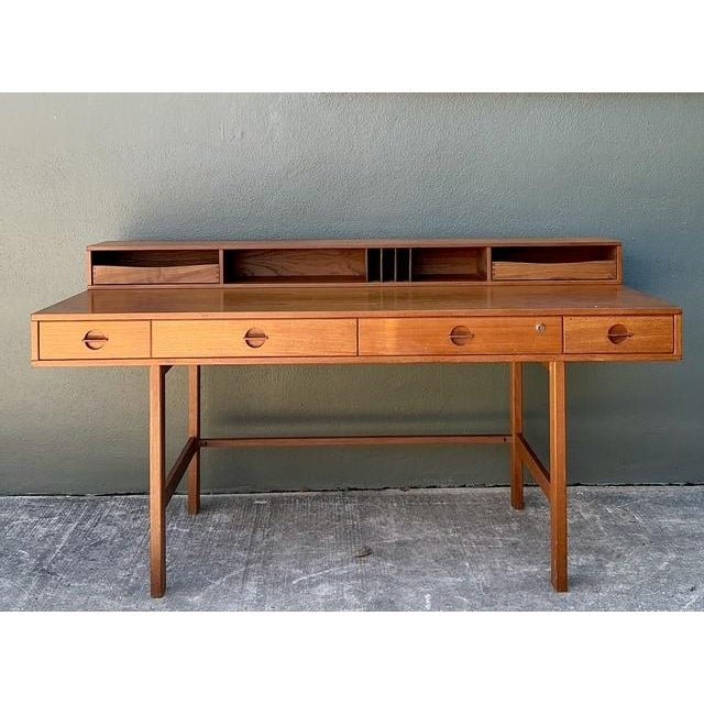 Vintage MCM Peter Lovig Nielsen for Hedensted Mobelfabrik Flip Top Teak Writing Desk - Detail view