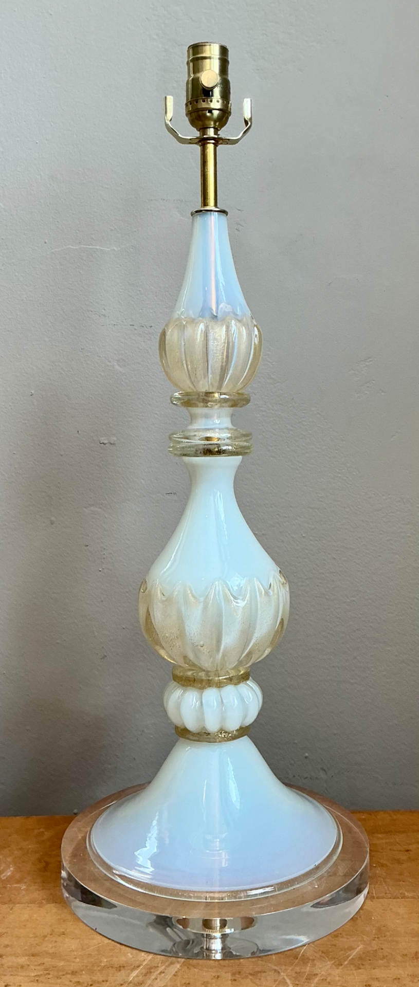 Vintage Murano Opalescent Glass and Lucite Table Lamp - Detail view