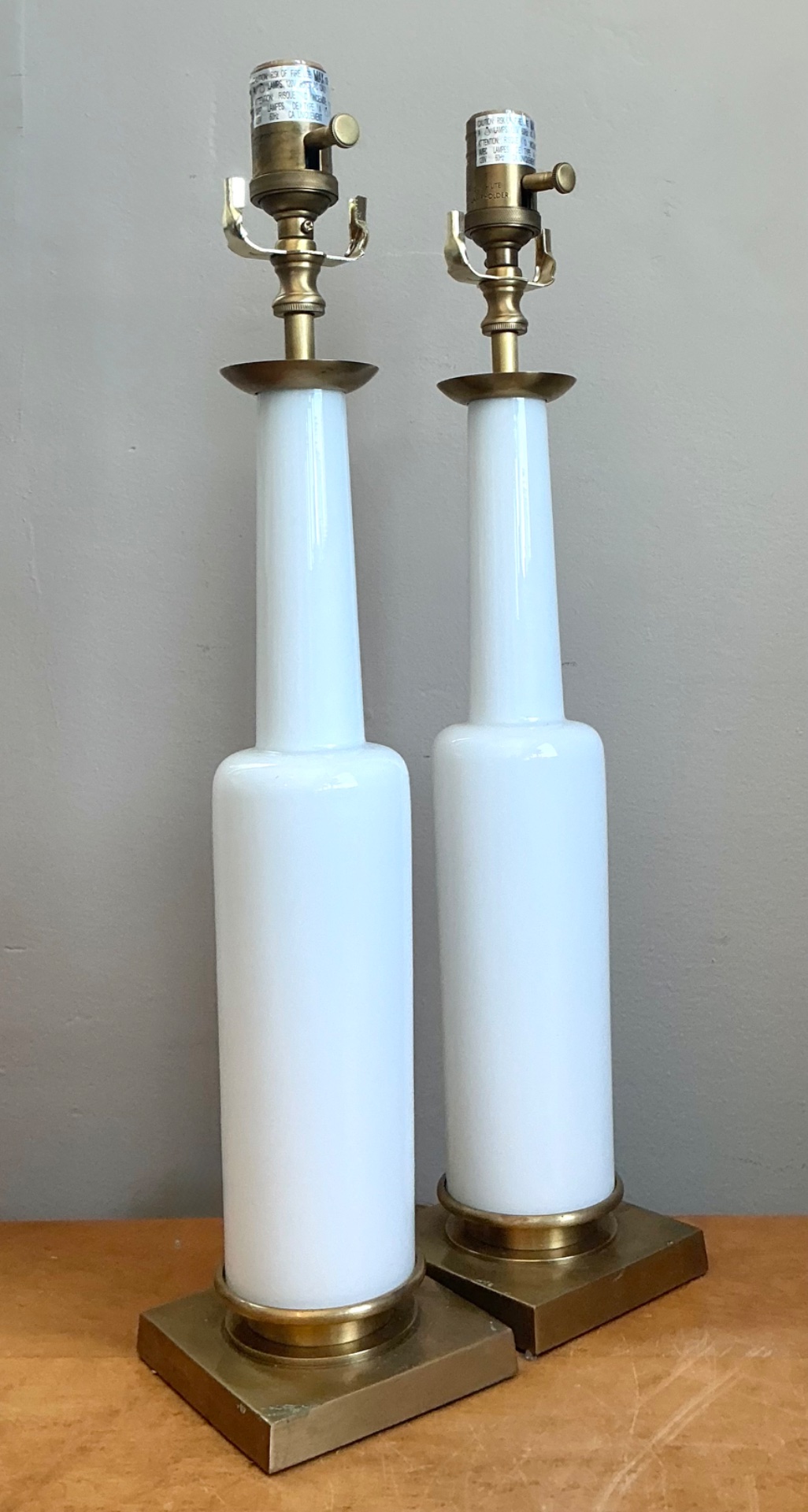 Vintage Mid-Century Modern Style White Ceramic Table Lamps - Detail view