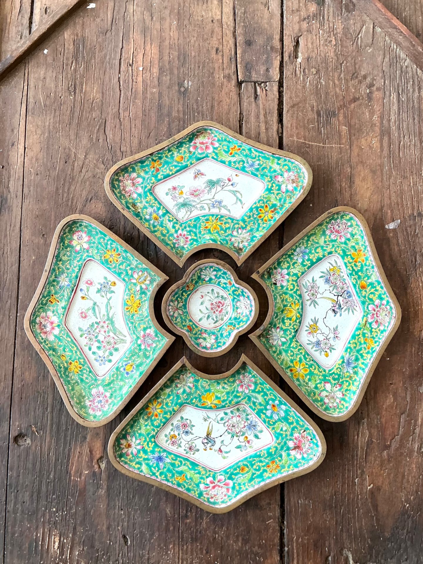 Vintage Chinoiserie Hand Painted Floral Metal Tray Set - Side view