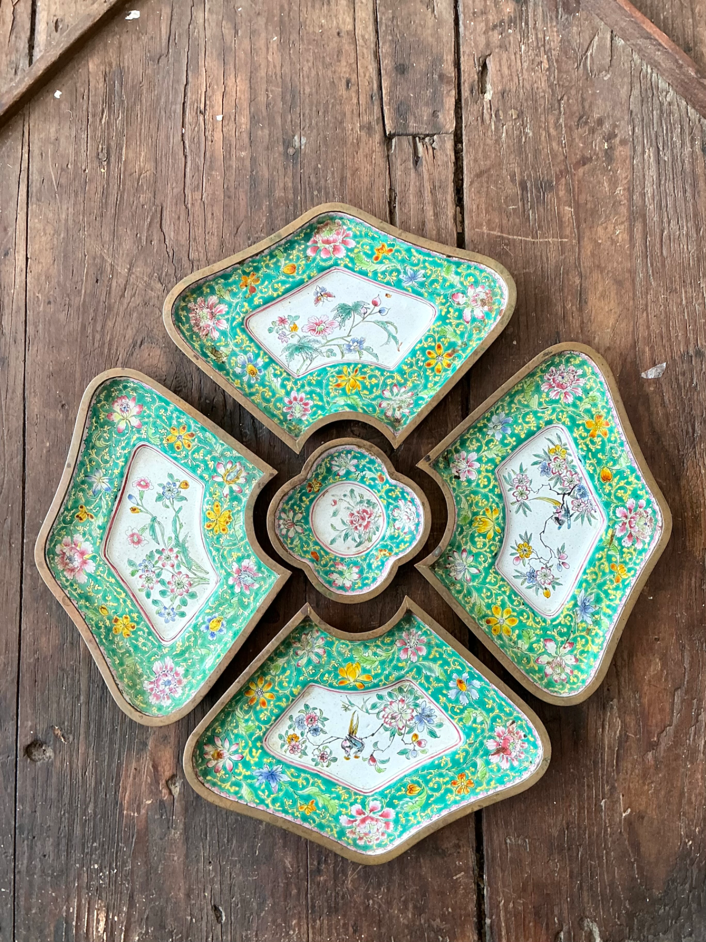 Vintage Chinoiserie Hand Painted Floral Metal Tray Set - Top view