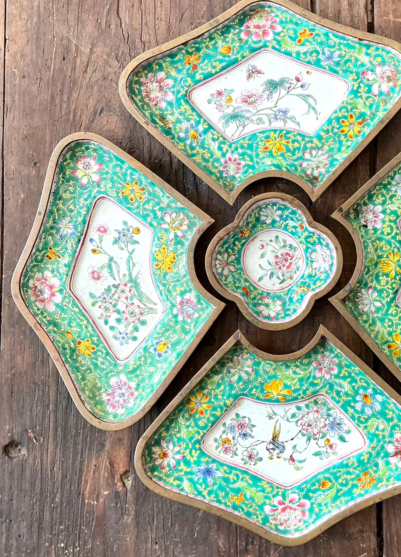 Vintage Chinoiserie Hand Painted Floral Metal Tray Set - Back view