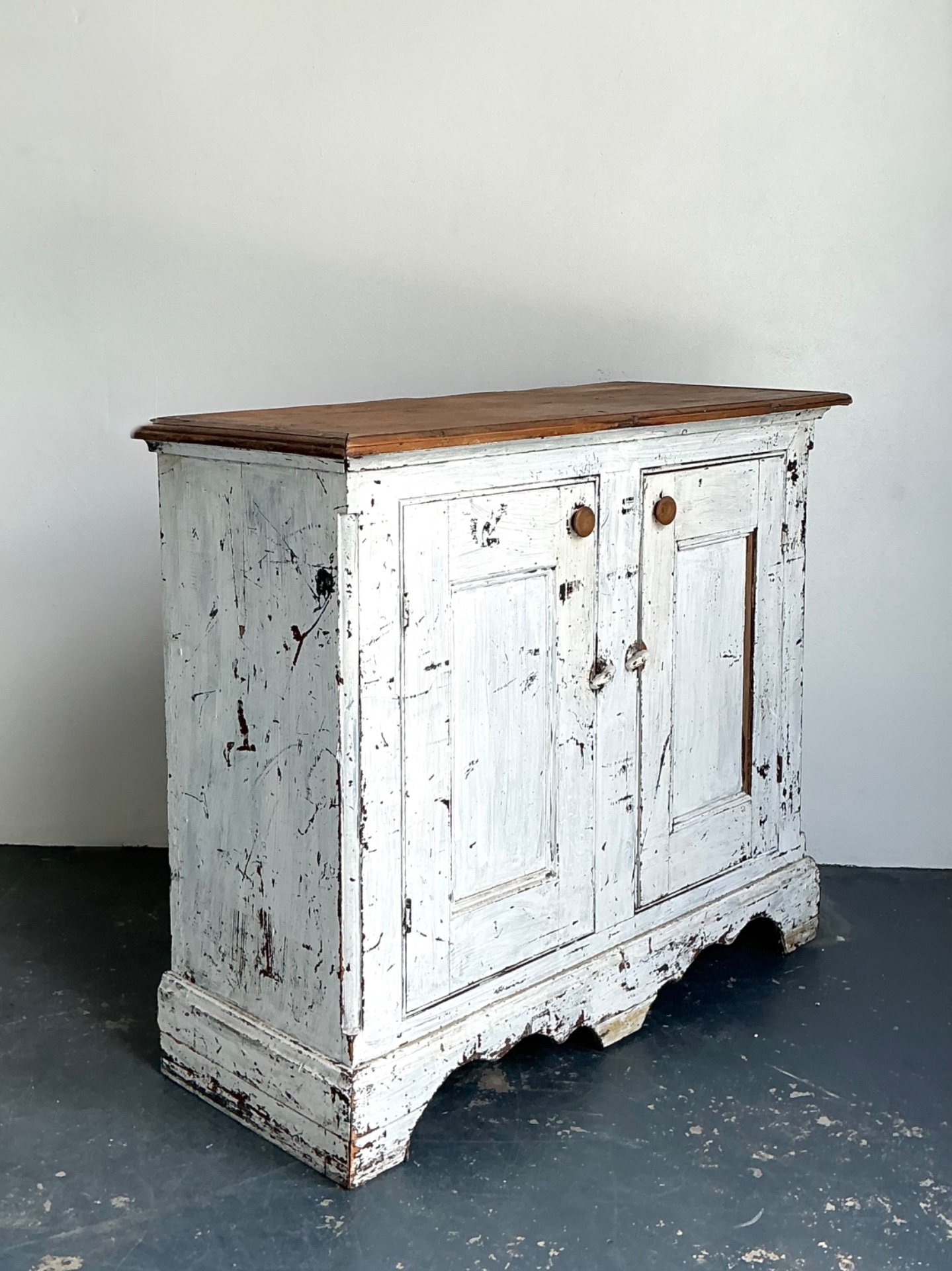 Antique White Distressed Wooden Primitive Sideboard - Detail view