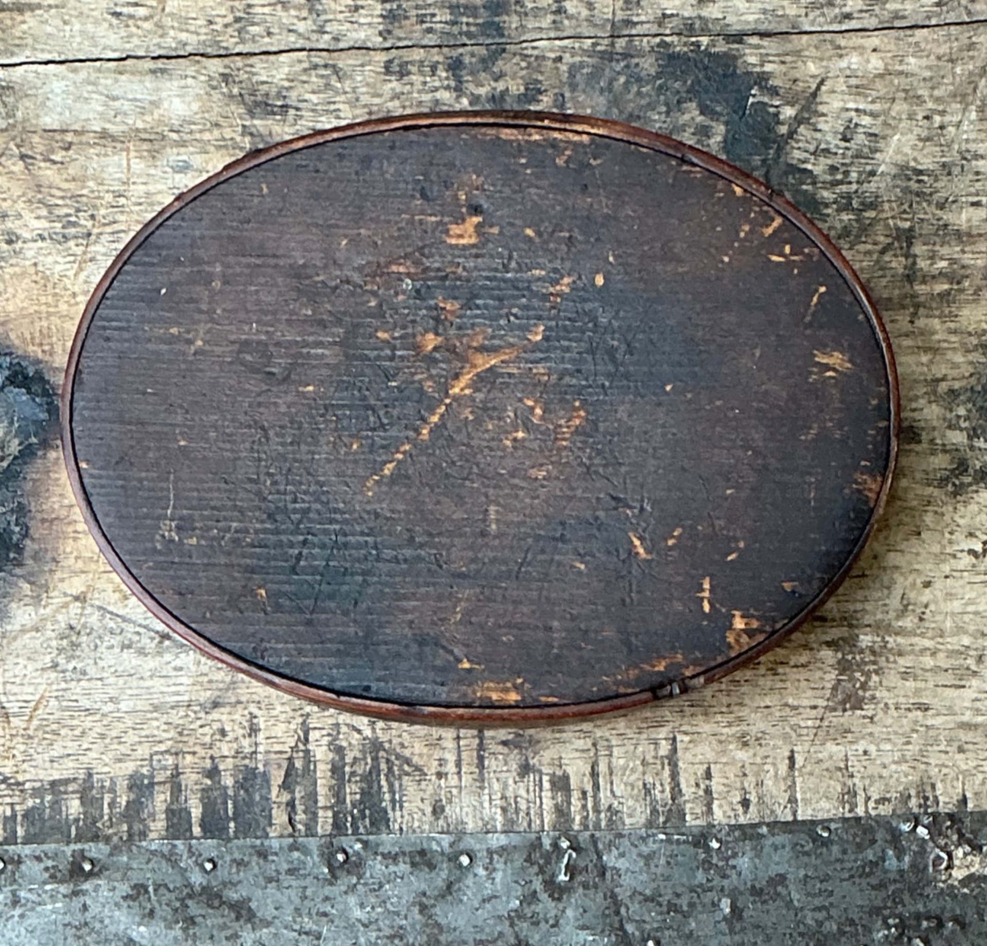 Vintage Rustic Shaker Style Wooden Oval Box - Detail view
