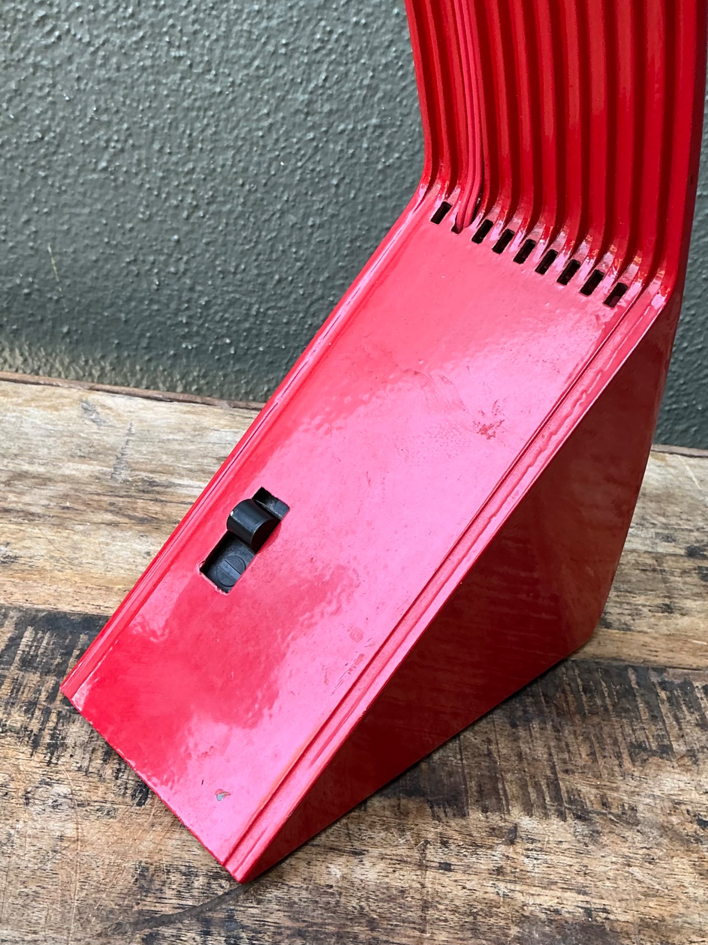 Vintage Italian Marco Zotta Red Arched Desk Lamp - Detail view