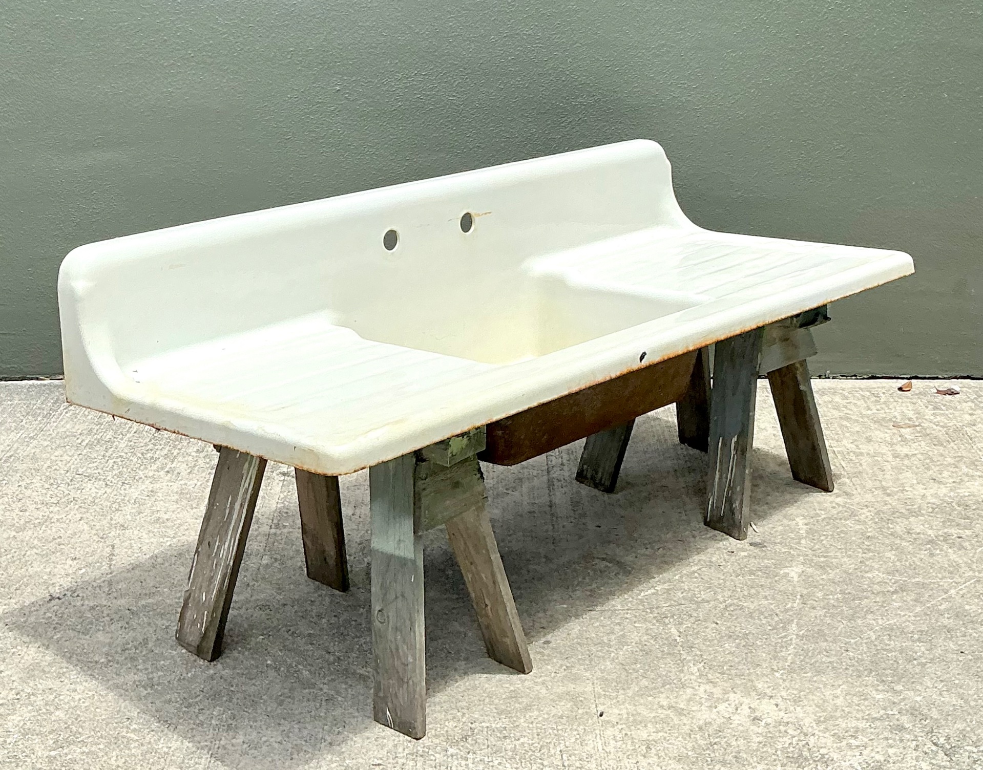 Vintage Porcelain Farmhouse Sink - Detail view