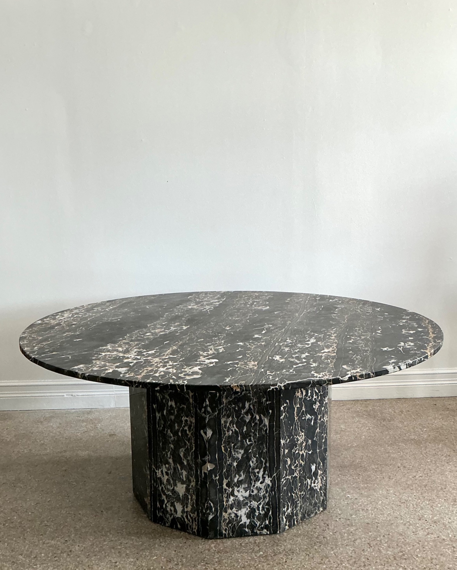 Vintage Italian Marble Dining Table - Detail view