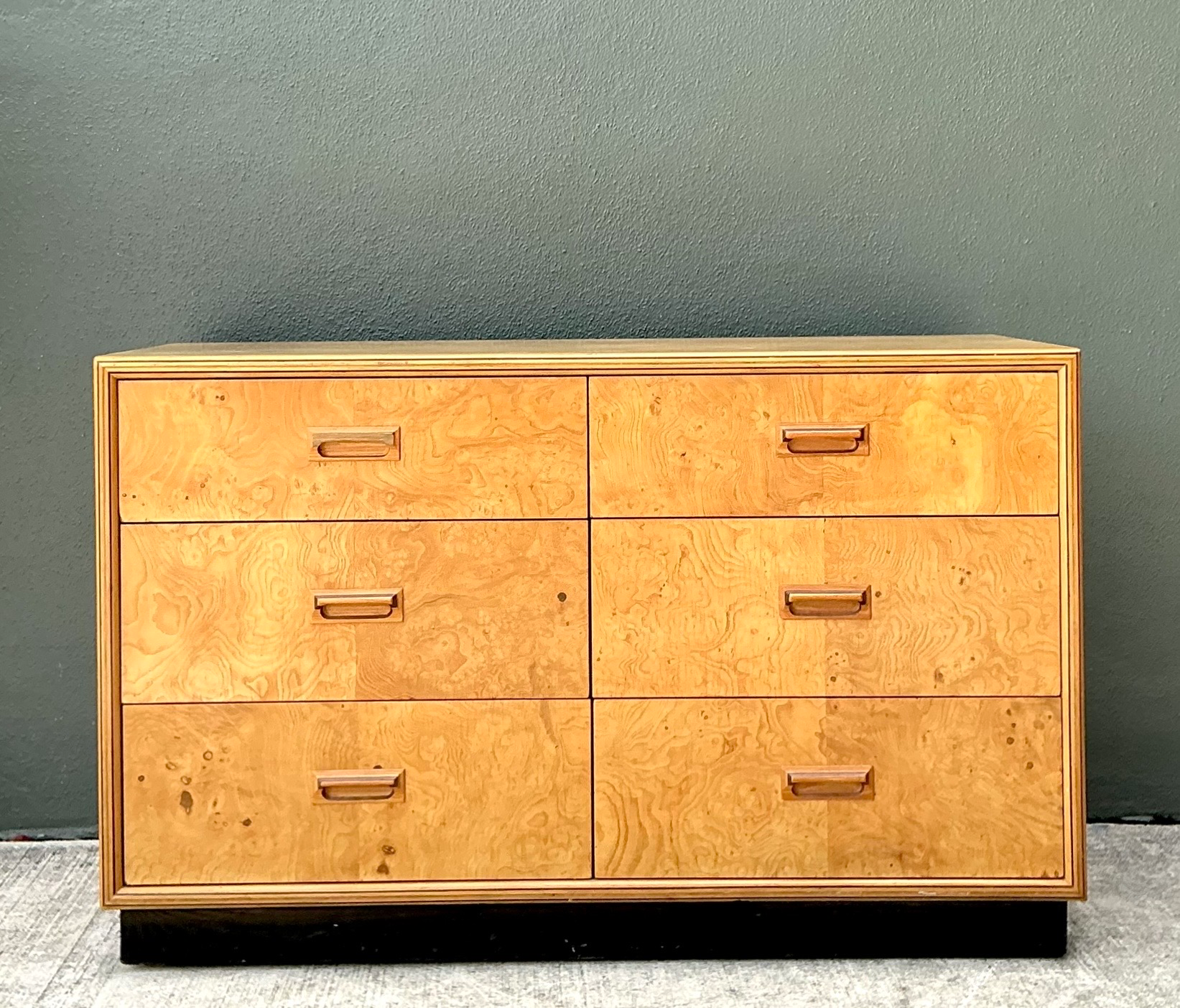 Vintage Henredon “Scene Two” Burl Wood Six-Drawer Dresser - Detail view