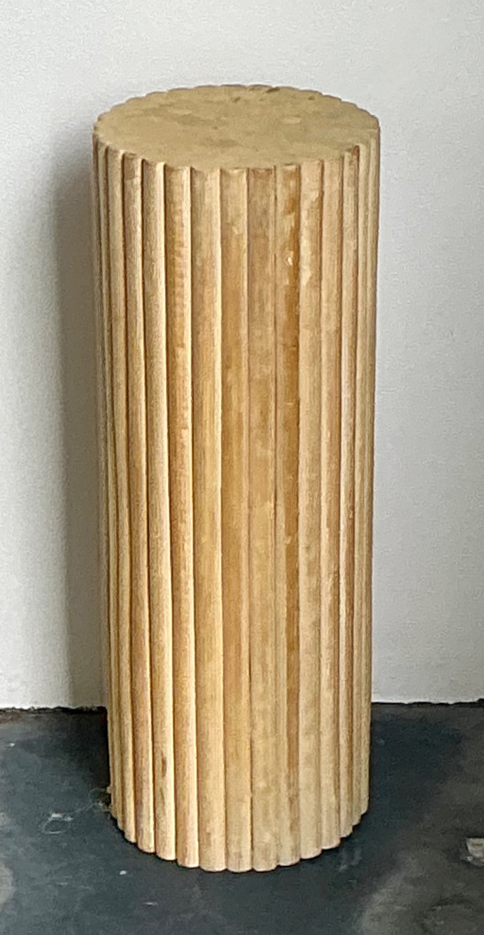 Vintage Ribbed Wood And Rattan Small Pedestal - Detail view