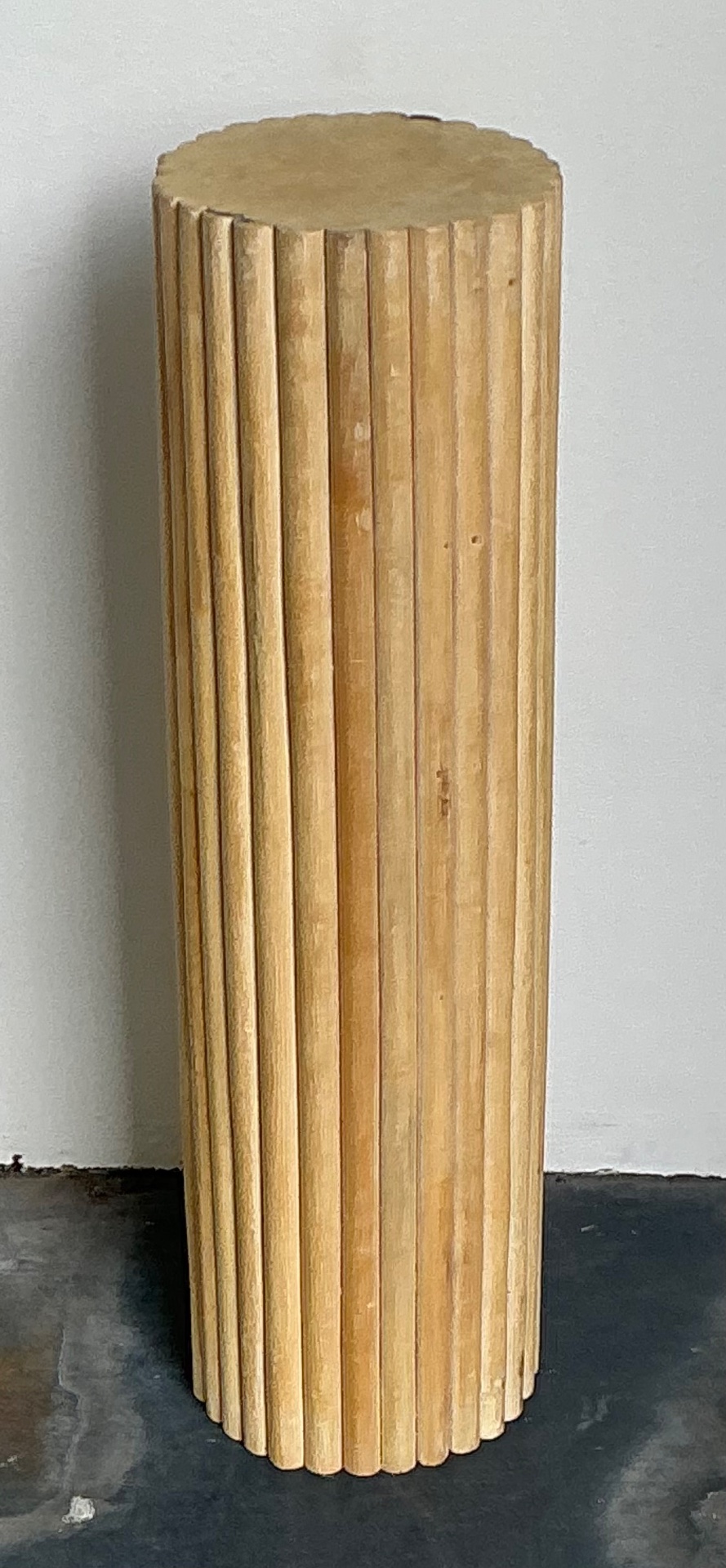 Vintage Ribbed Wood And Rattan Medium Pedestal - Detail view