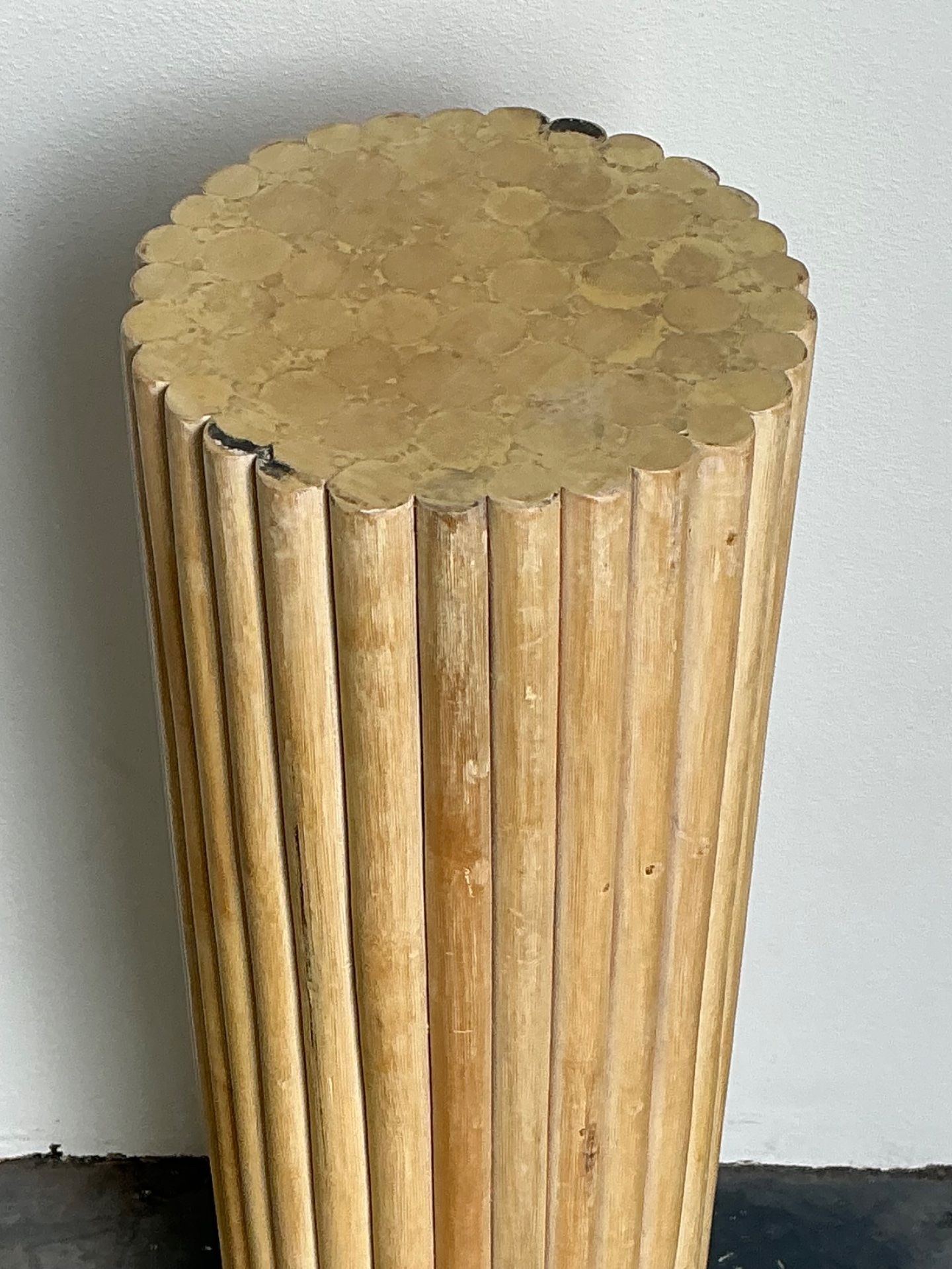 Vintage Ribbed Wood And Rattan Medium Pedestal - Top view