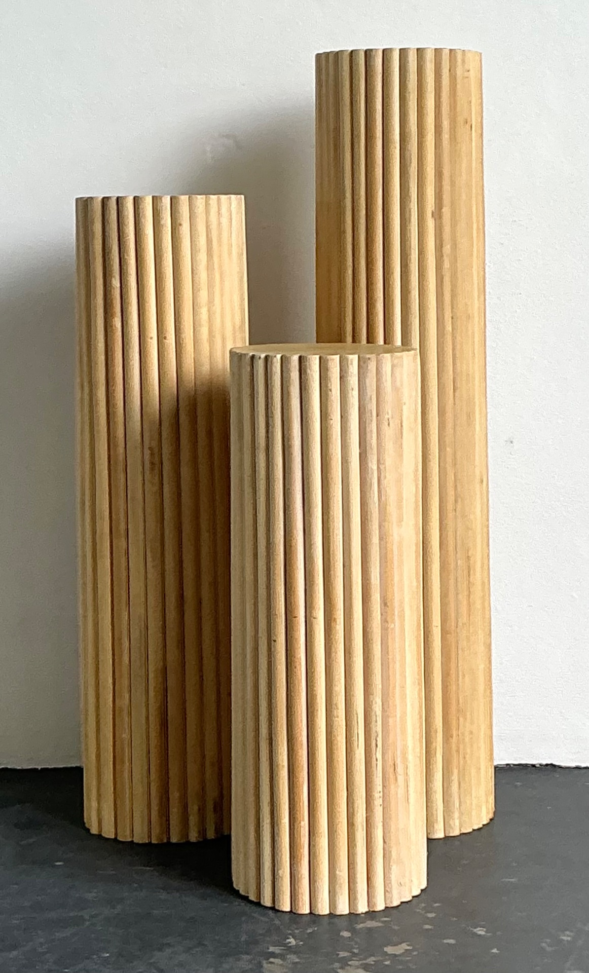 Vintage Ribbed Wood And Rattan Small Pedestal - Top view
