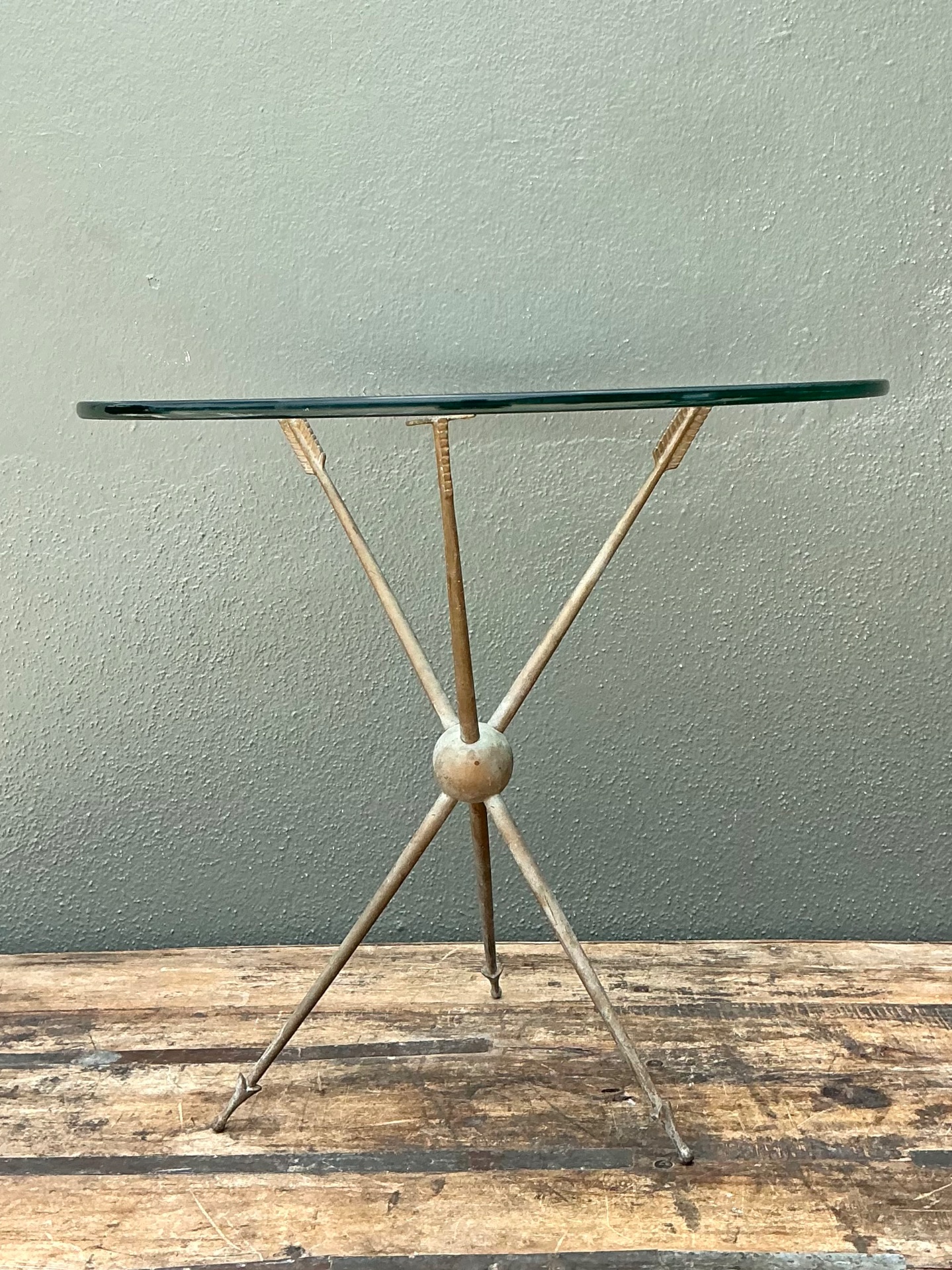 Vintage Arrow Motif Tripod Table - Detail view