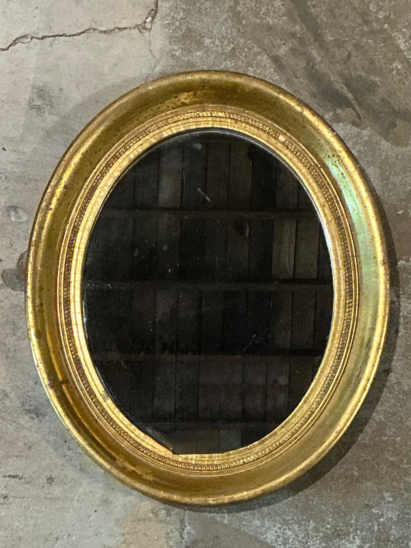 Vintage Gilt Oval Wall Mirror - Detail view