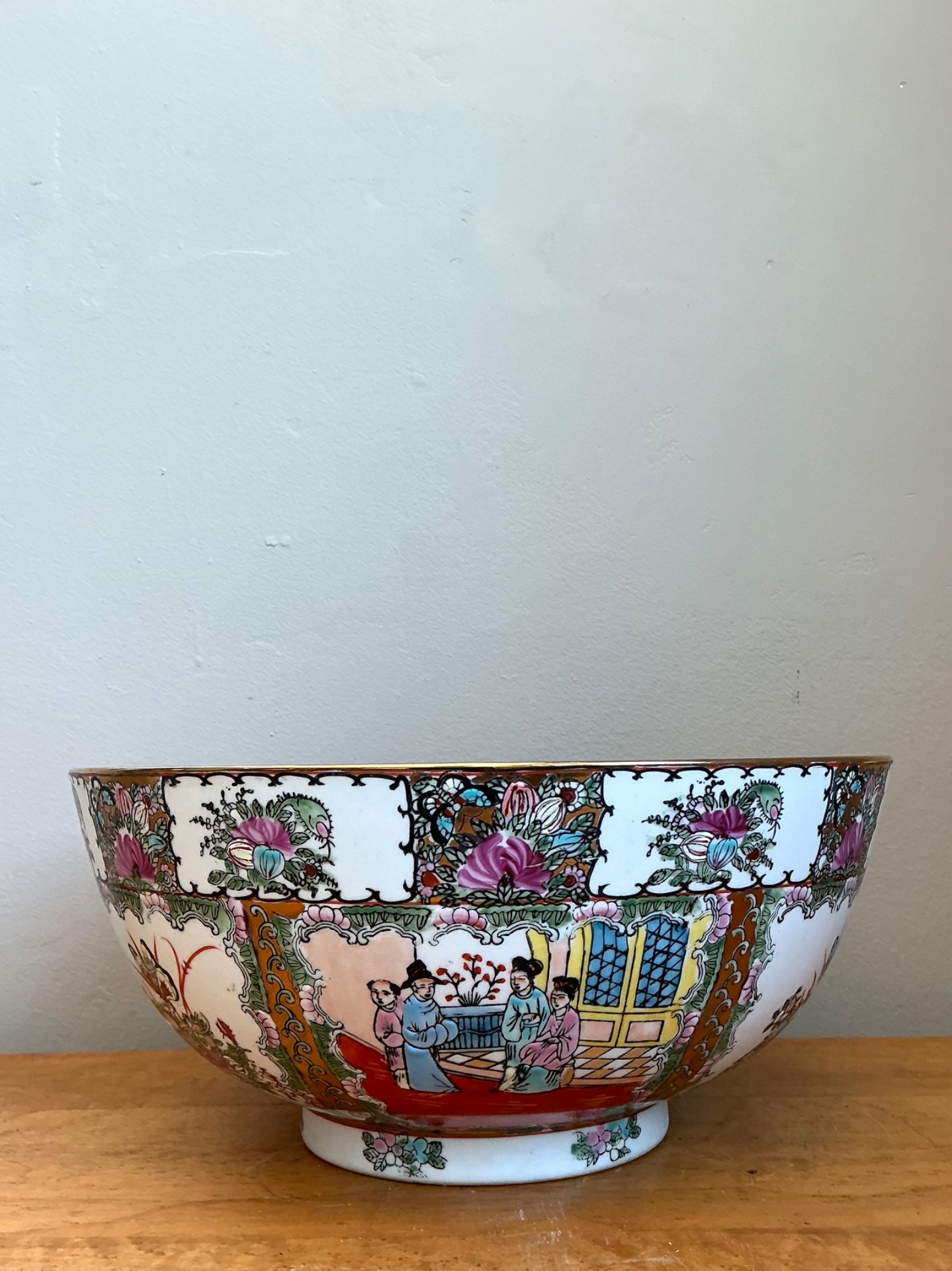 Qing Famille Rose Porcelain Decorative Bowl - Side view