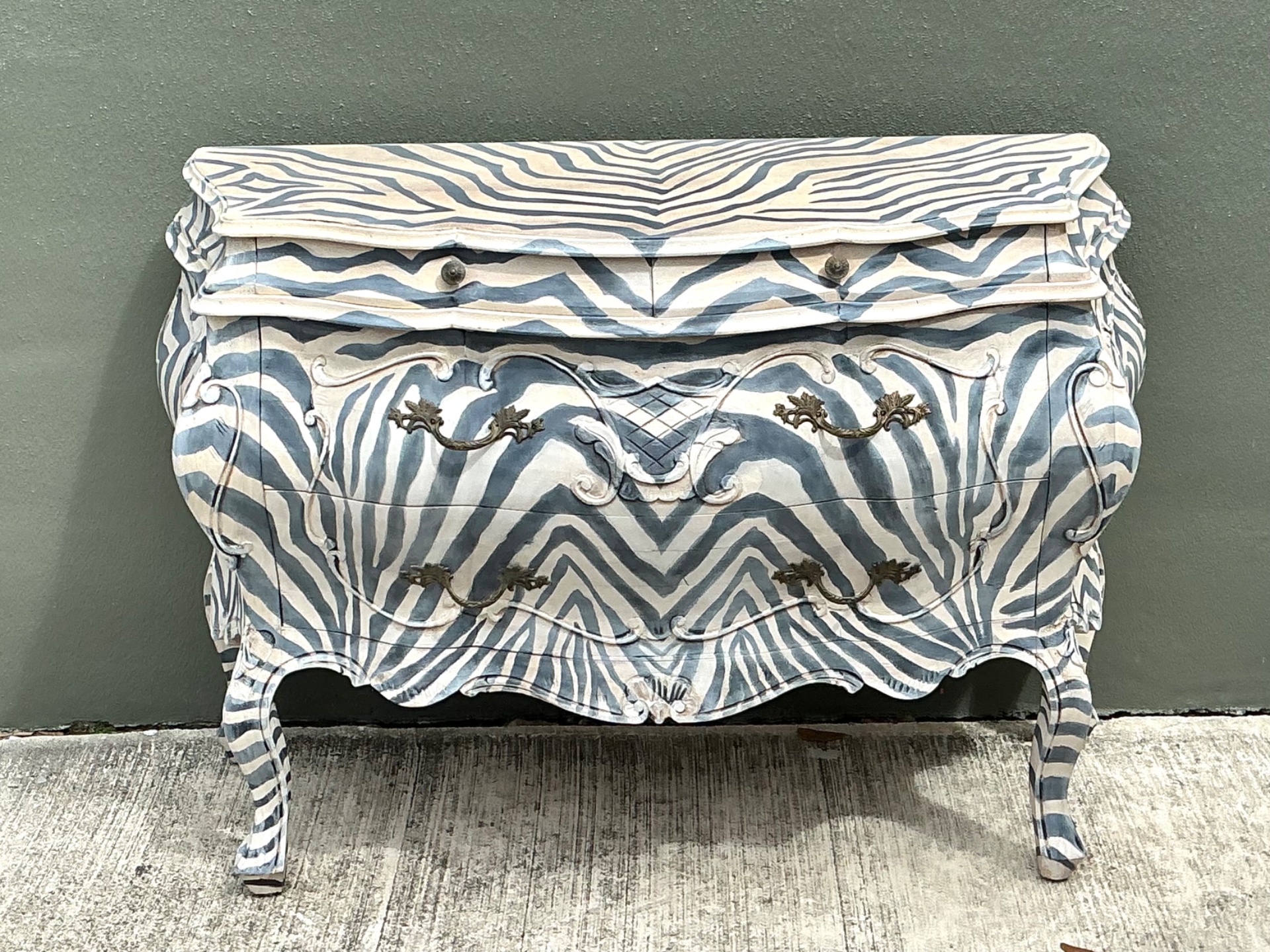 Vintage Hand Painted Zebra Bombe Chest - Detail view
