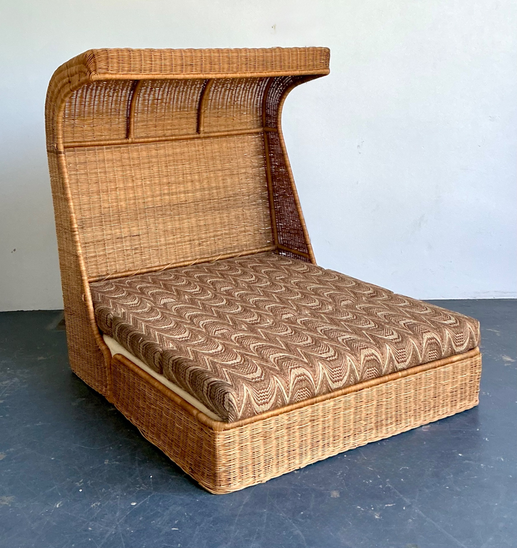 Vintage Rattan Canopy Daybed - Detail view
