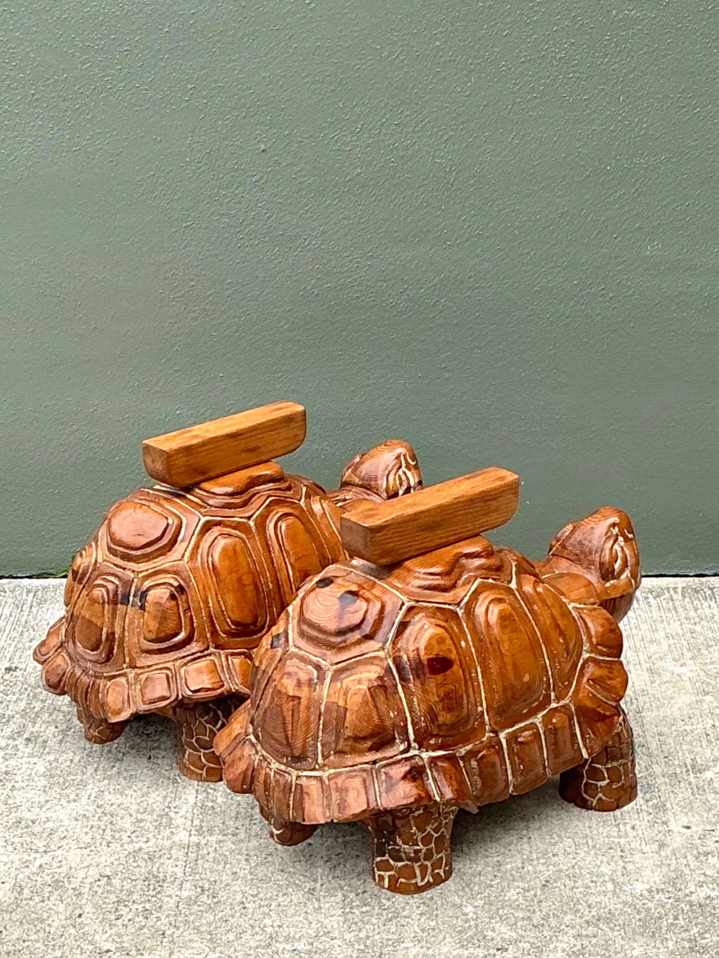 Vintage Carved Wood Turtle Coffee Table Pedestal - Detail view