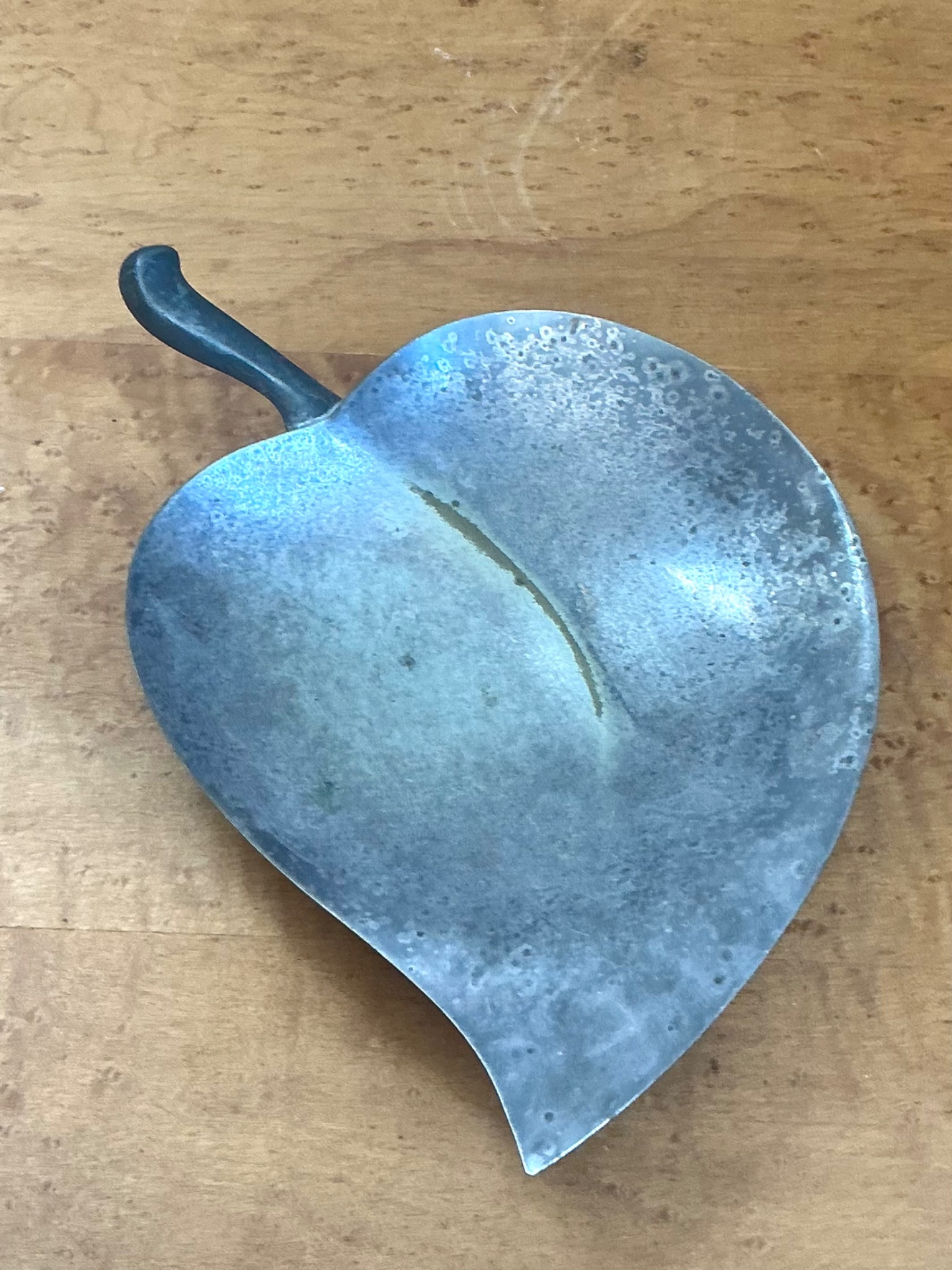 Vintage Decorative Leaf Metal Bowl - Detail view