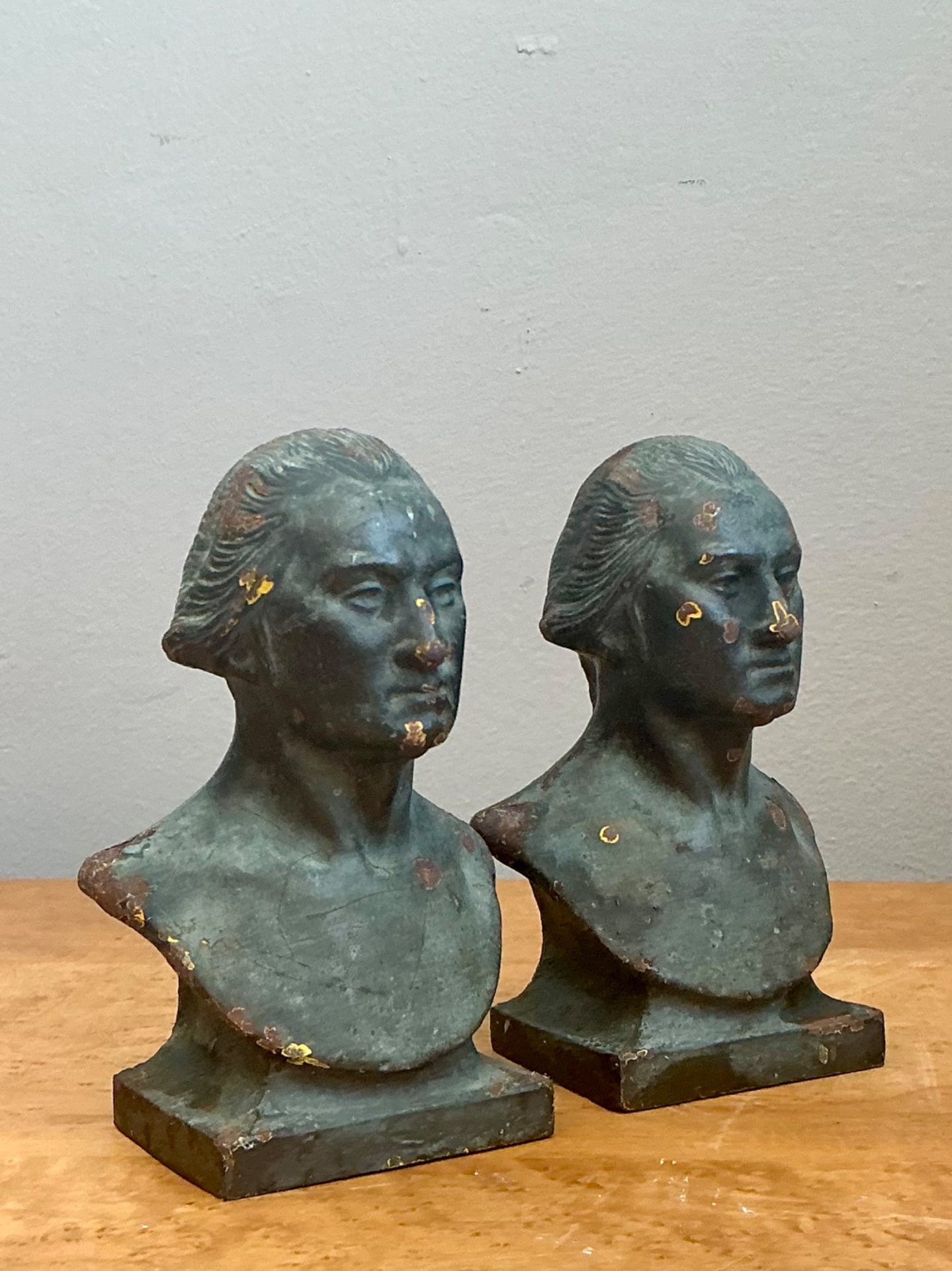 Vintage Patinated Bronze Busts Of George Washington -  A Pair - Detail view
