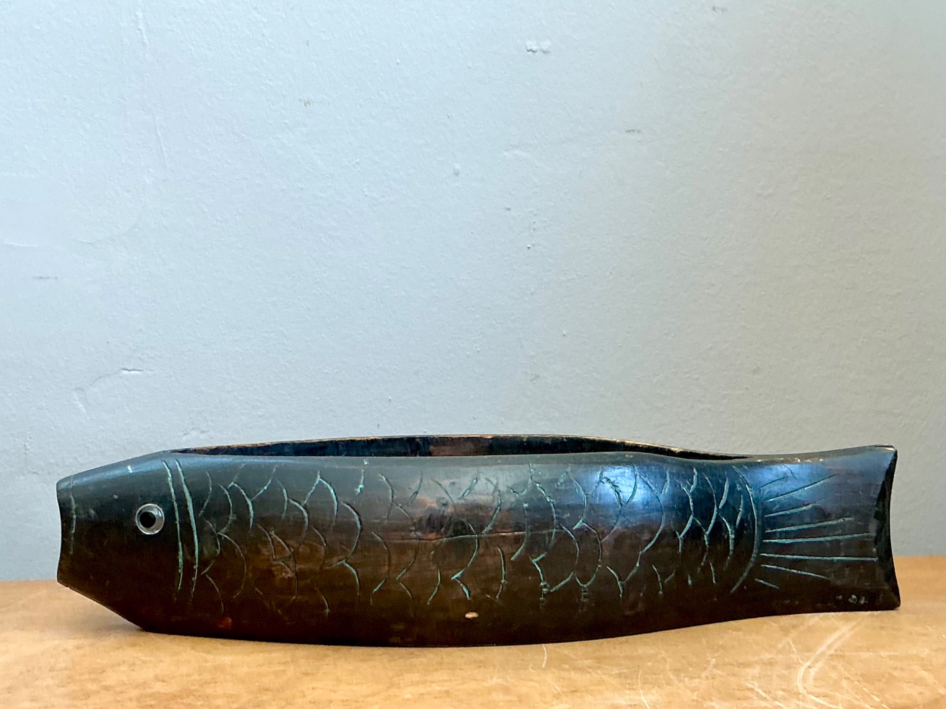 Vintage Carved Wood Fish Bowl - Detail view