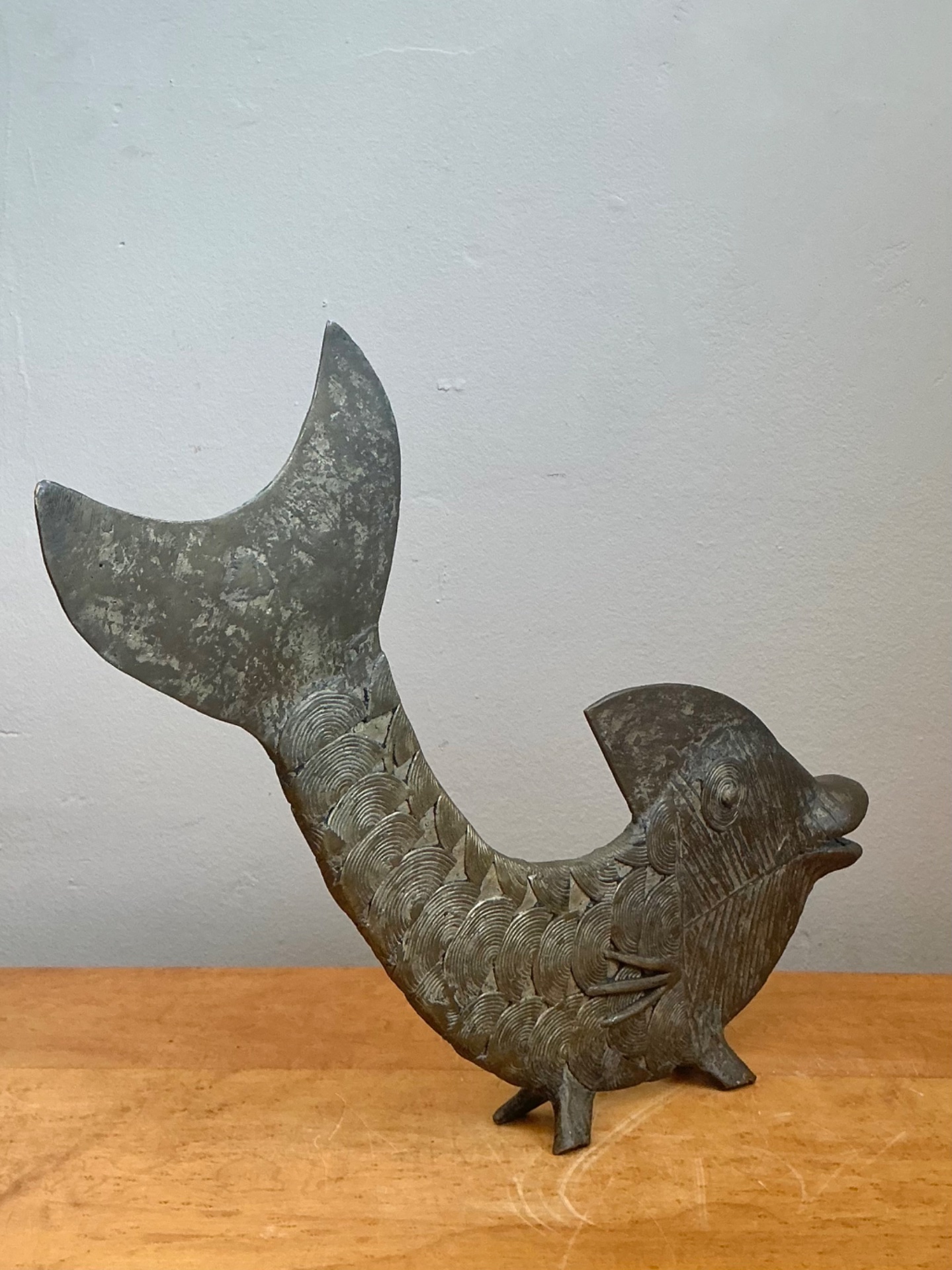 Mid-Century Modern Bronze Fish Figurine - Detail view