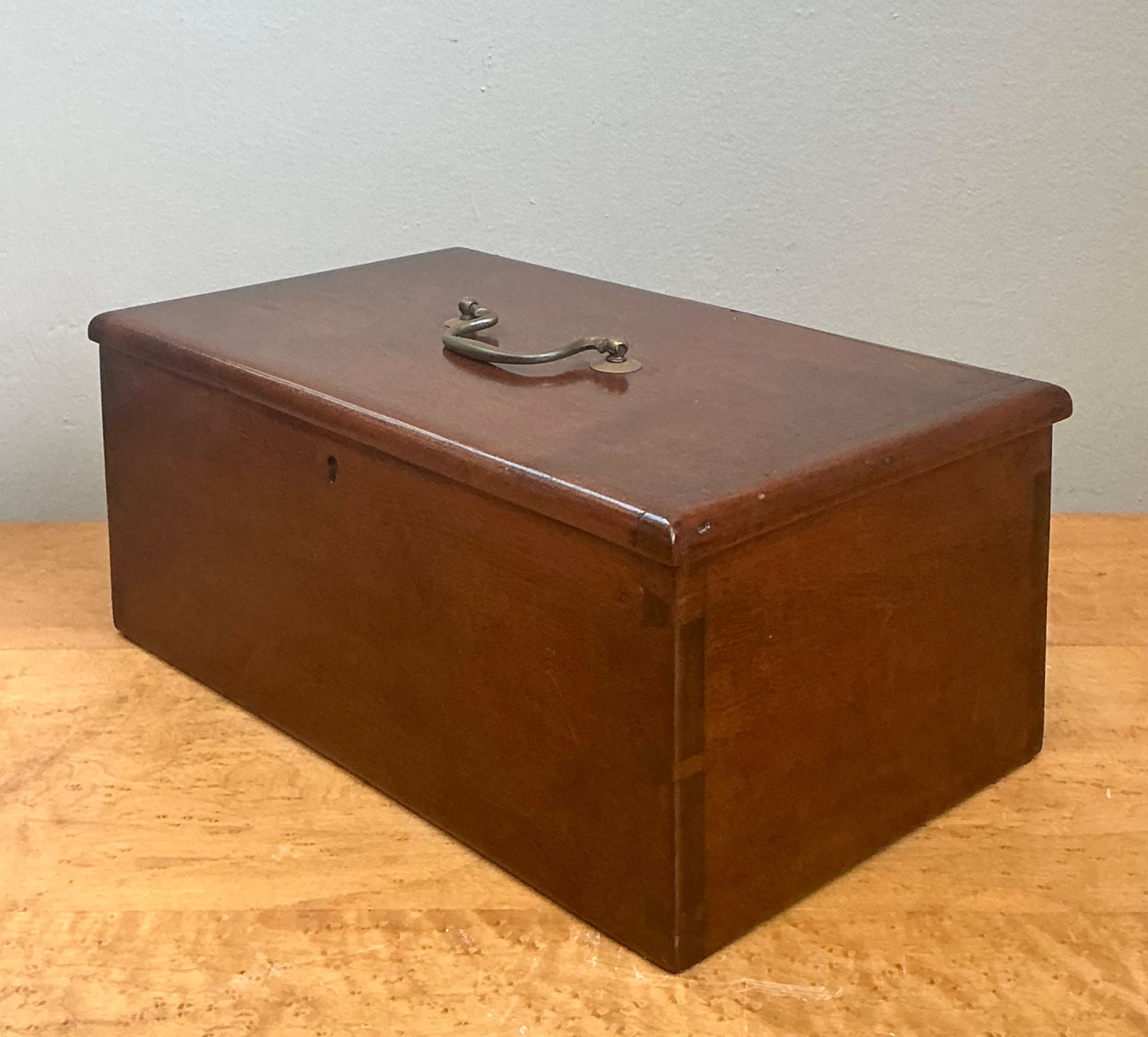 Vintage Keyhole Wooden Box - Back view