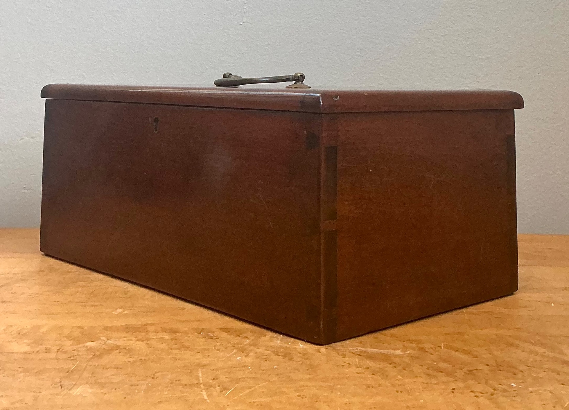 Vintage Keyhole Wooden Box - Detail view