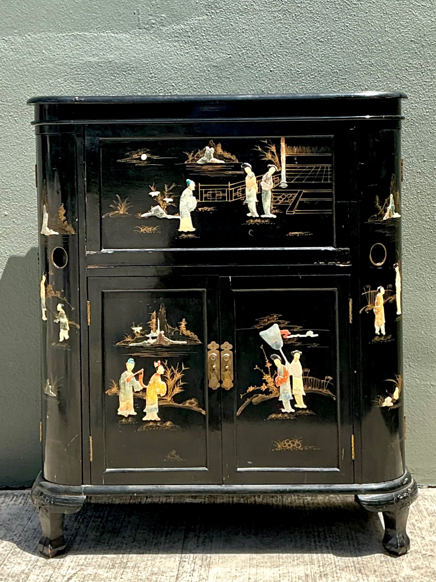 Vintage Black Lacquered Chinoiserie Dry Bar - Side view