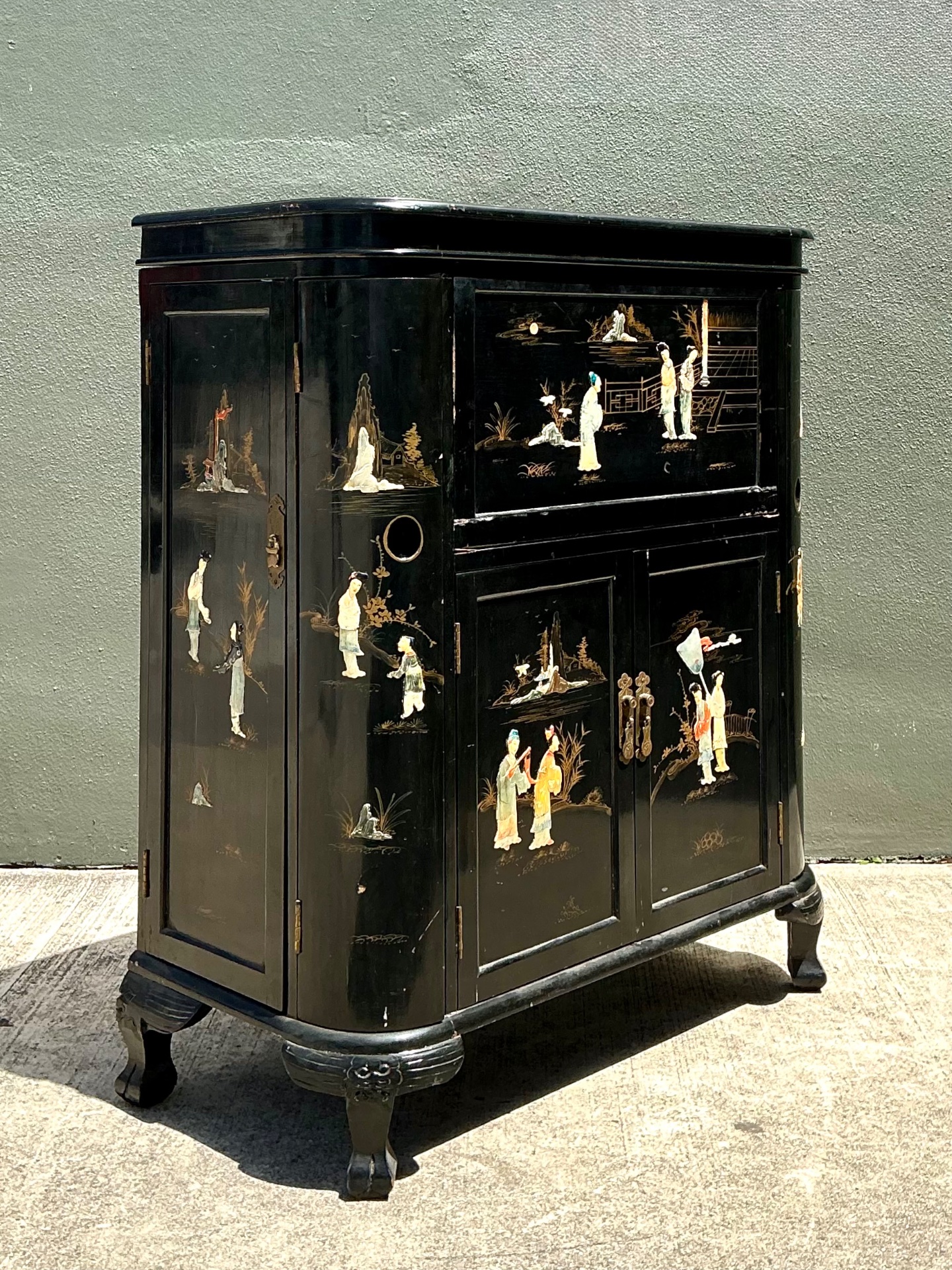 Vintage Black Lacquered Chinoiserie Dry Bar - Back view