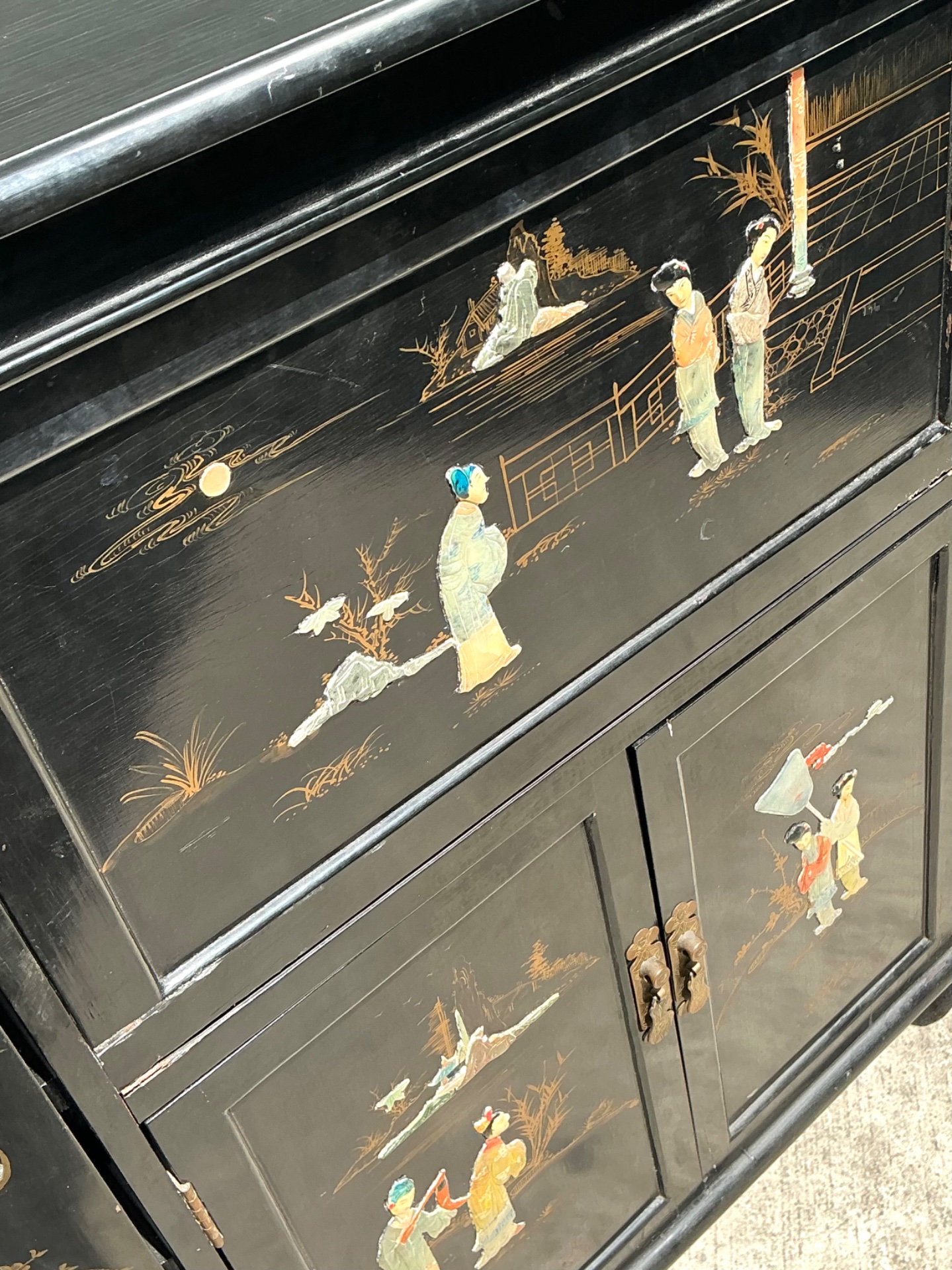 Vintage Black Lacquered Chinoiserie Dry Bar - Top view