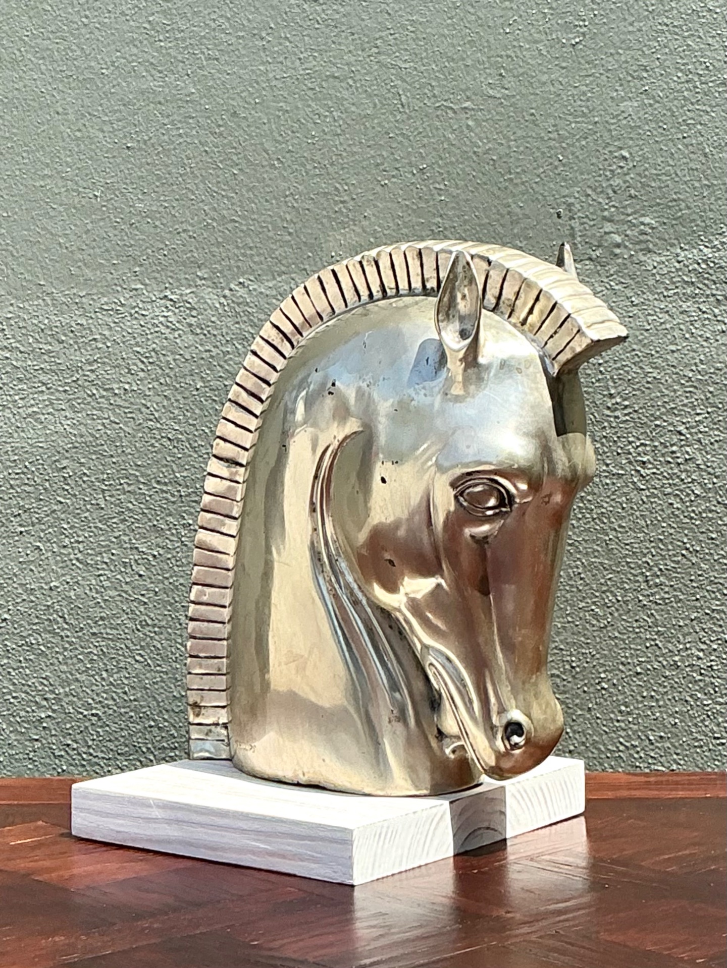 Vintage Horse Head Sculpture - Detail view