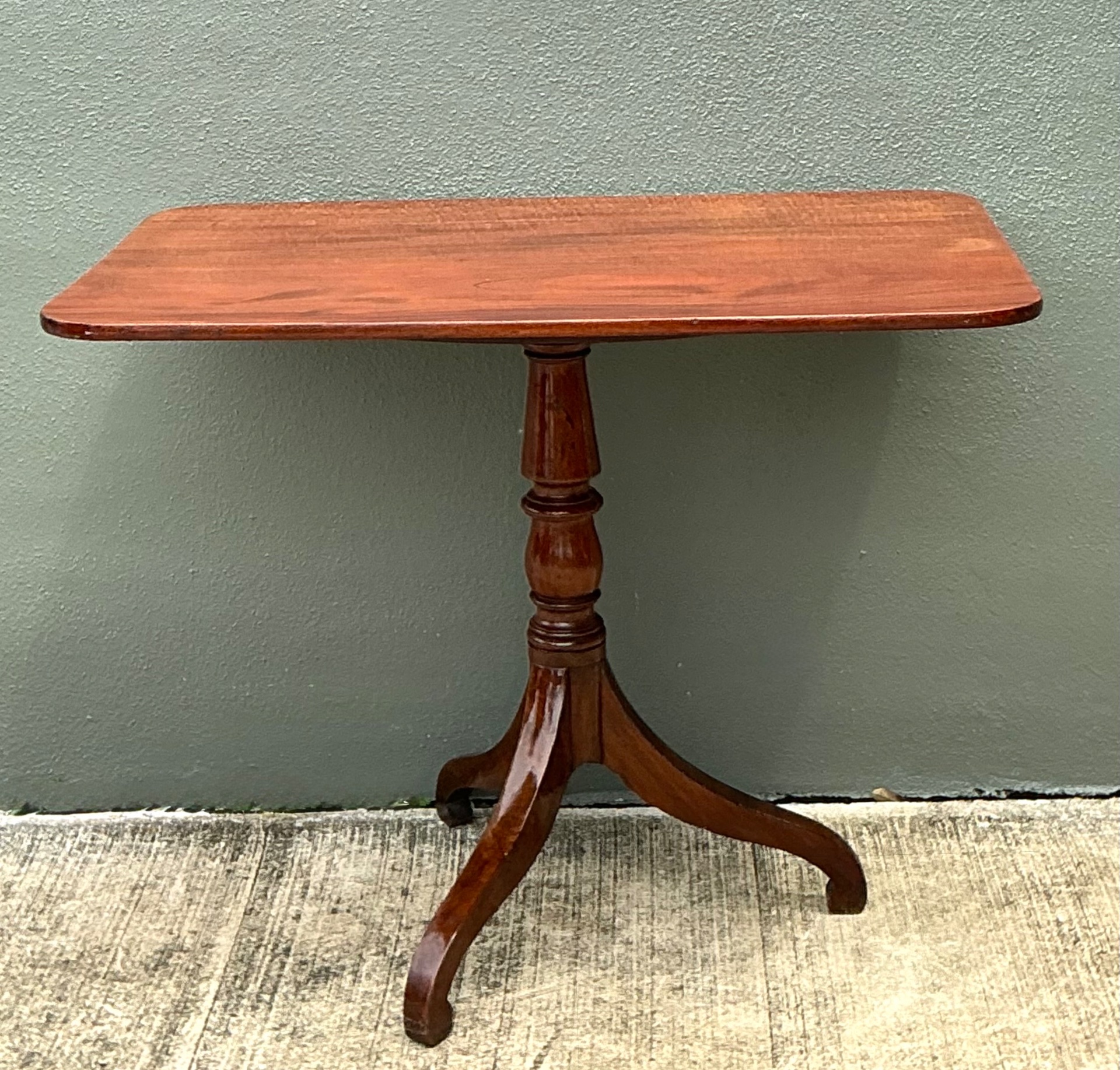 Vintage George 111 Mahogany Tripod Side Table - Detail view