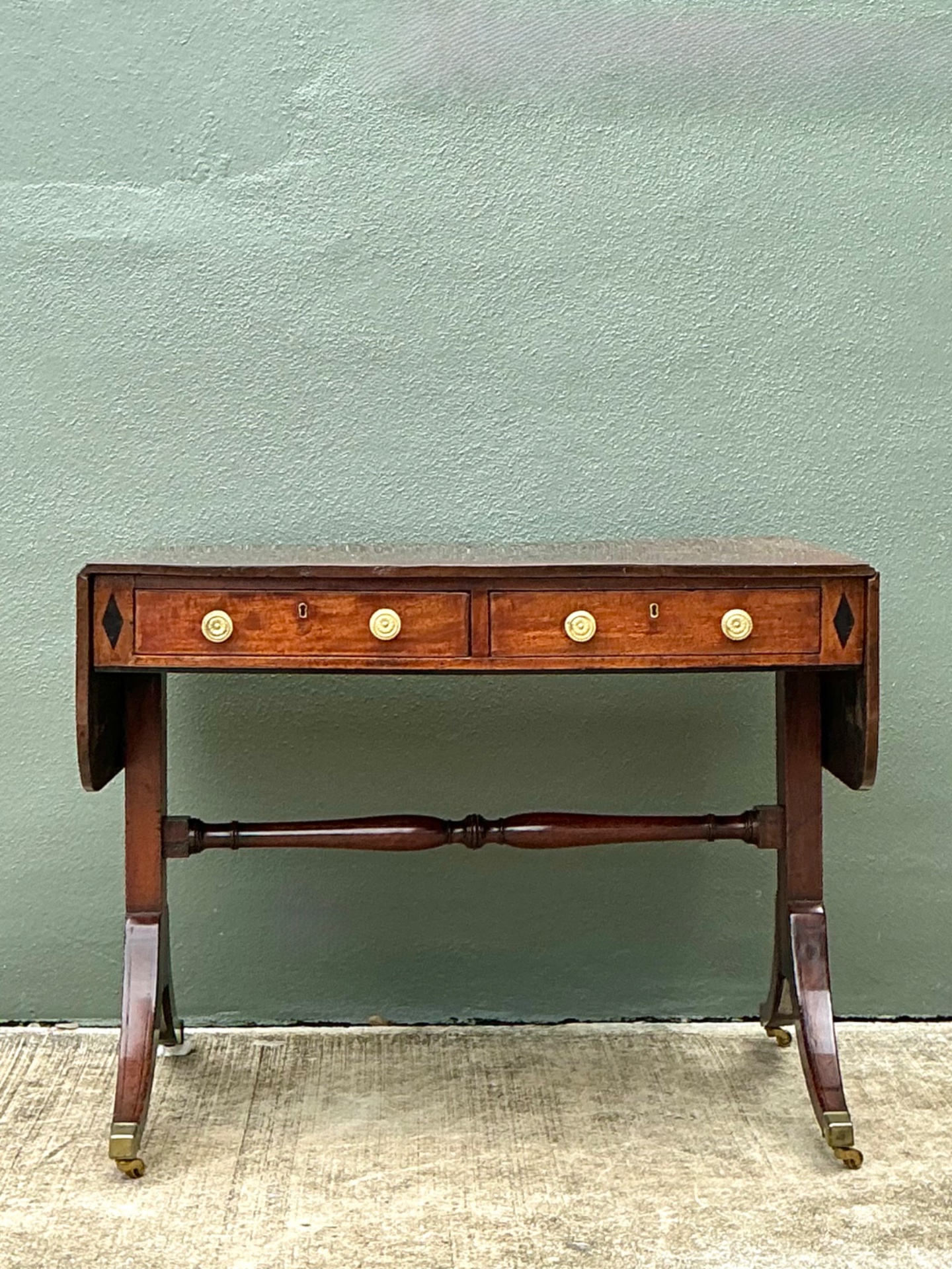 Vintage Sheraton Drop Leaf Sofa Table - Detail view
