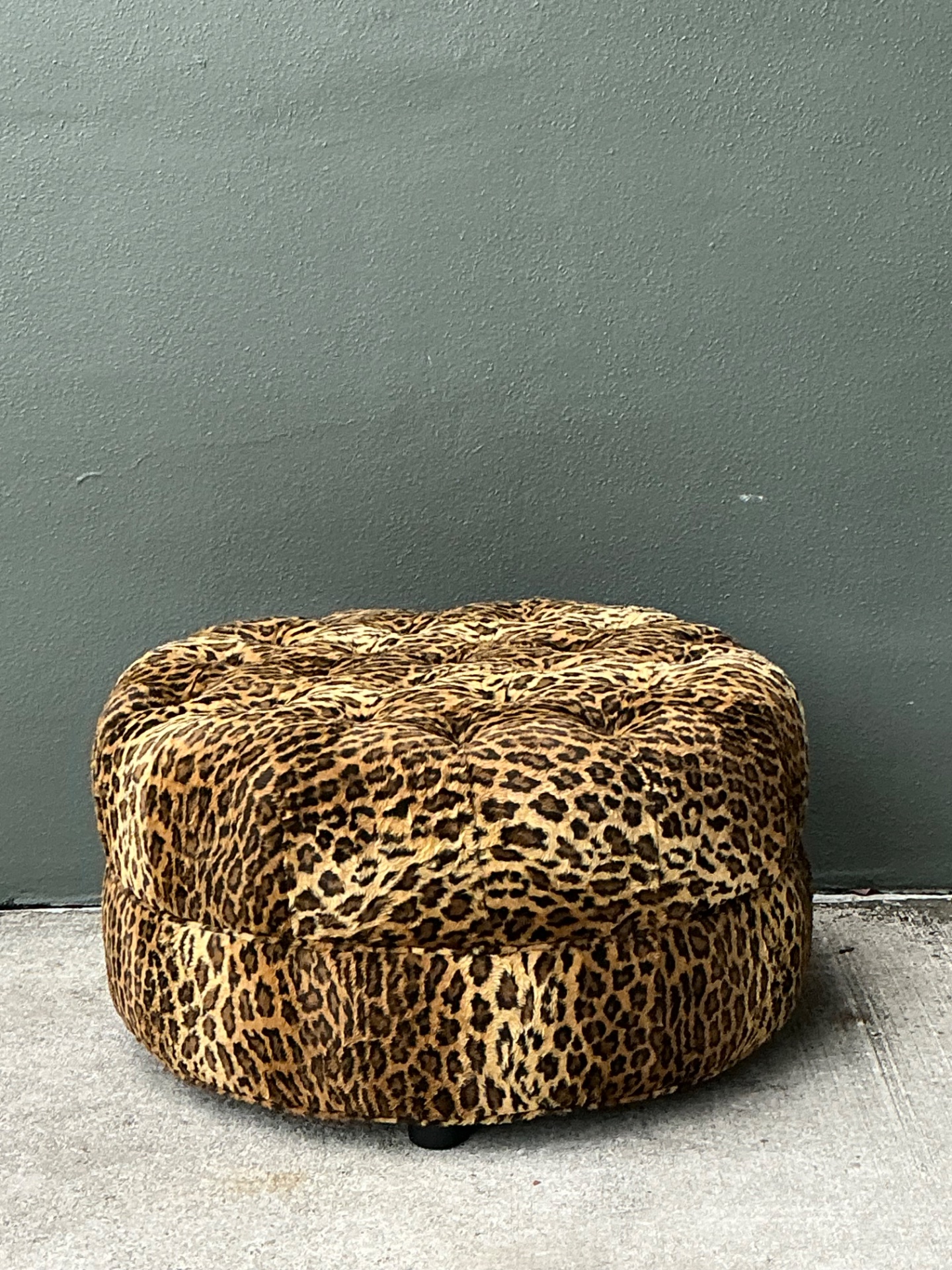 Vintage Leopard Print Tufted Ottoman - Detail view