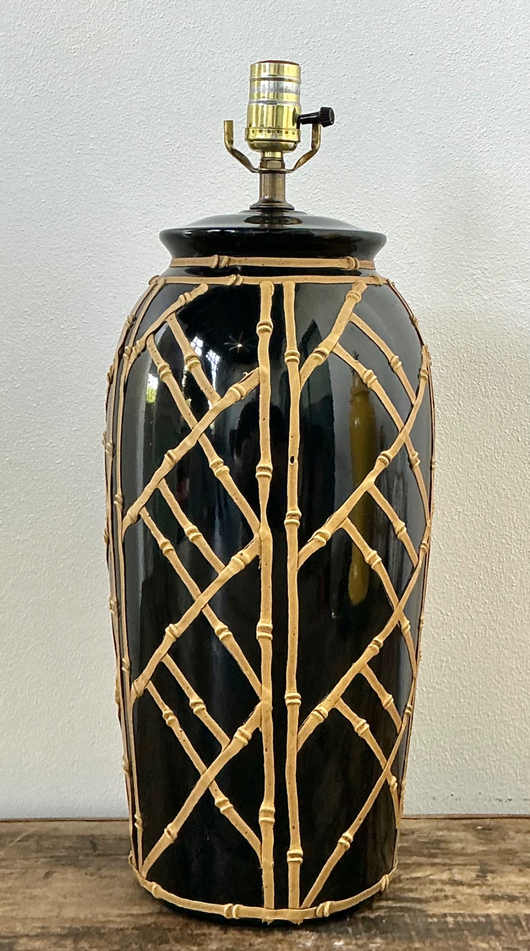 Vintage Glazed Ceramic Icing Lamp - Detail view
