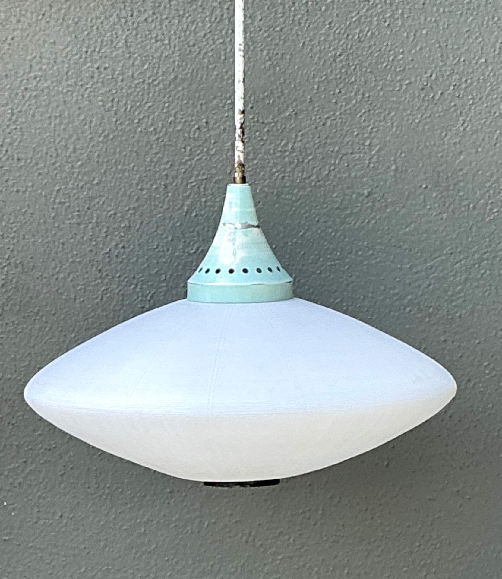 Vintage Mid-Century Modern Pendant Lamp - Detail view