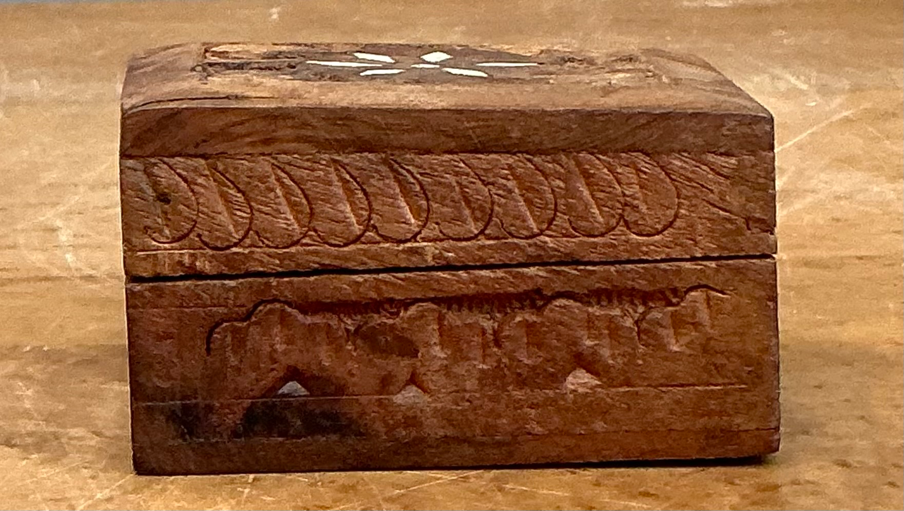 Vintage Carved Wood Trinket Box - Back view
