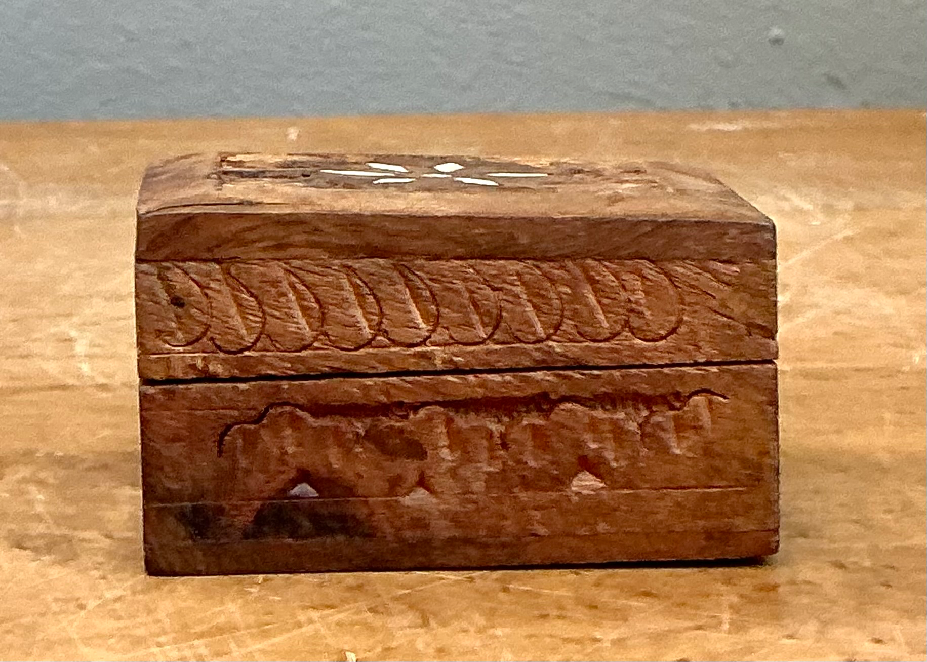 Vintage Carved Wood Trinket Box - Detail view