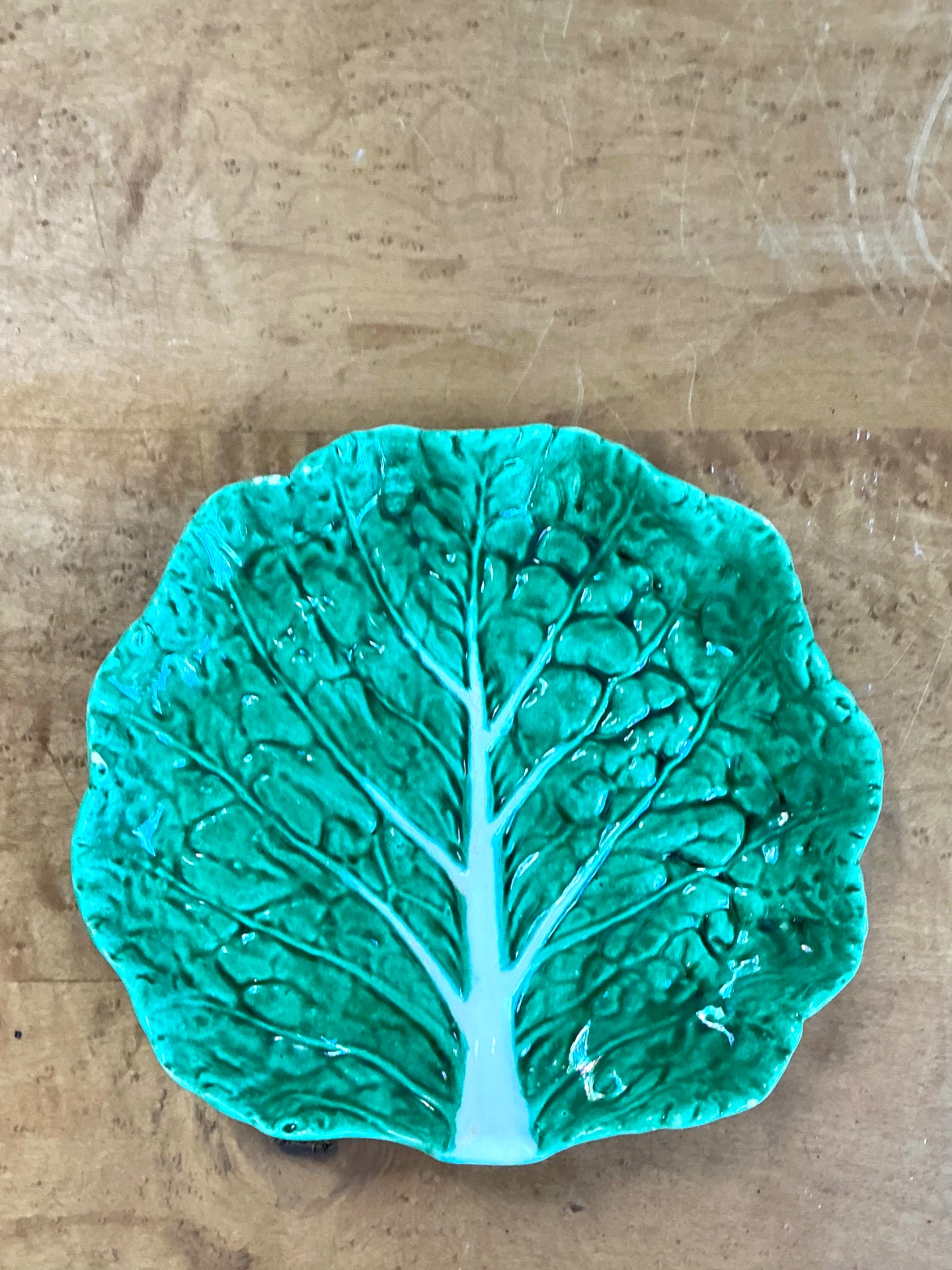 Vintage Bordallo Pinheiro Green Cabbage Leaf Plate - Side view