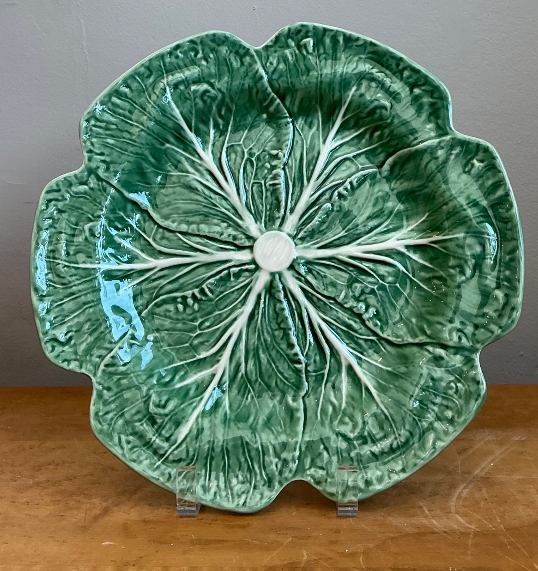 Vintage Bordallo Pinheiro Green Cabbage Leaf Dinner Plates - Set Of Three - Top view