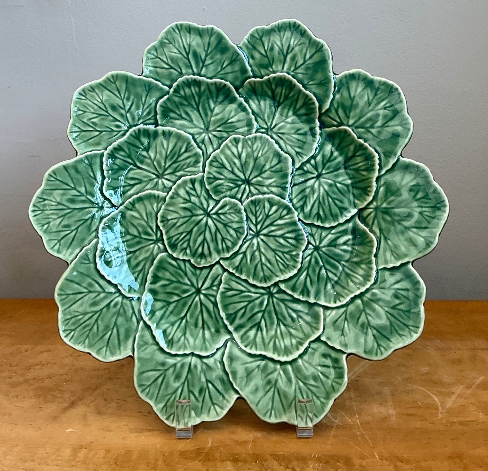 Vintage Bordallo Pinheiro Green Cabbage Leaf Platter -  Set Of 2 - Detail view